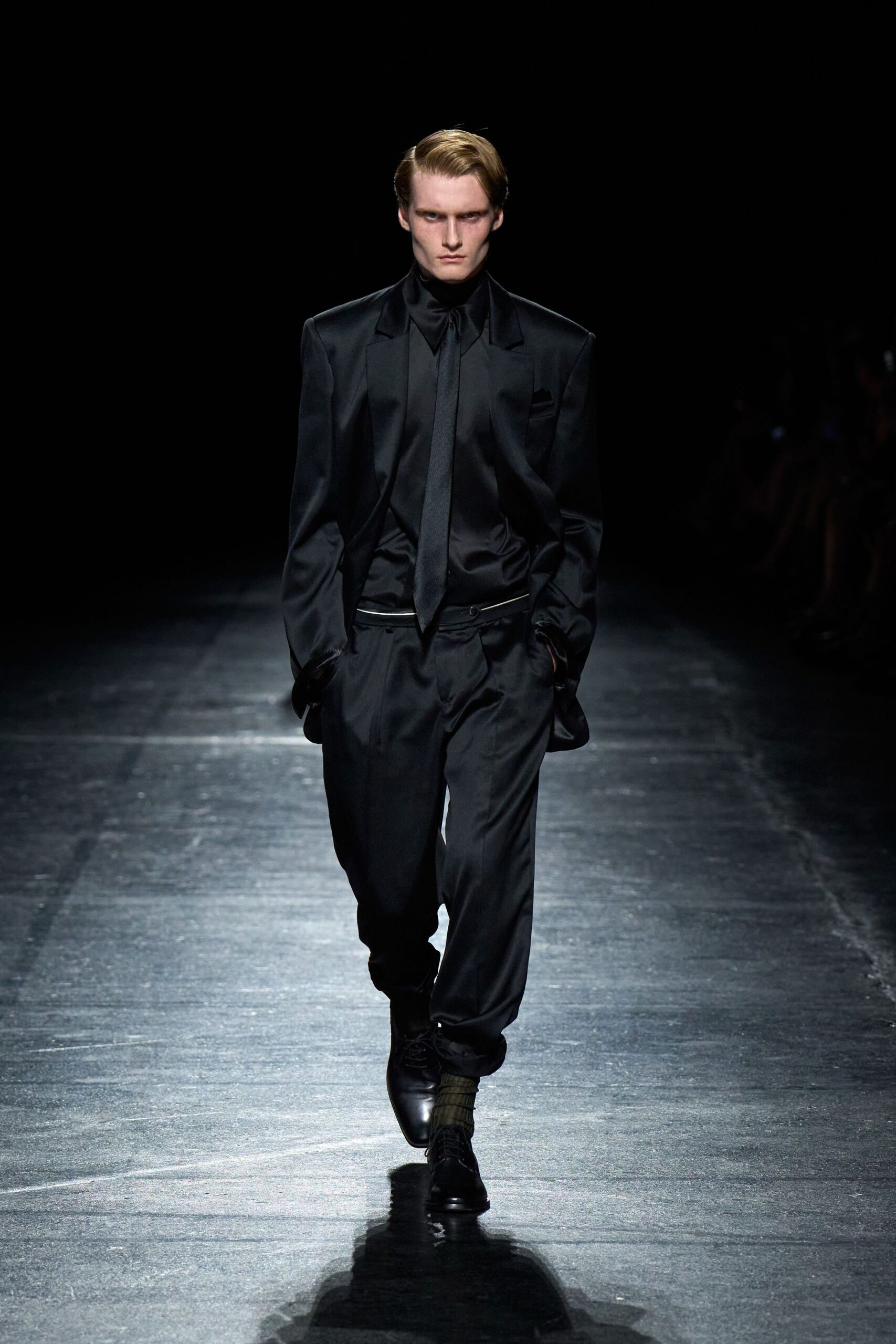 black silk long-sleeve collared tailored buttoned suit