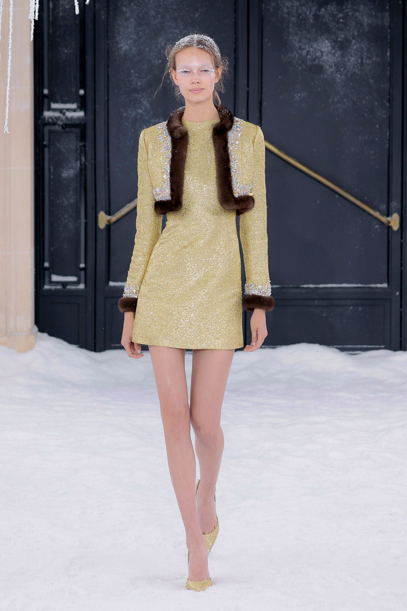 brown fur long-sleeve fitted jacket