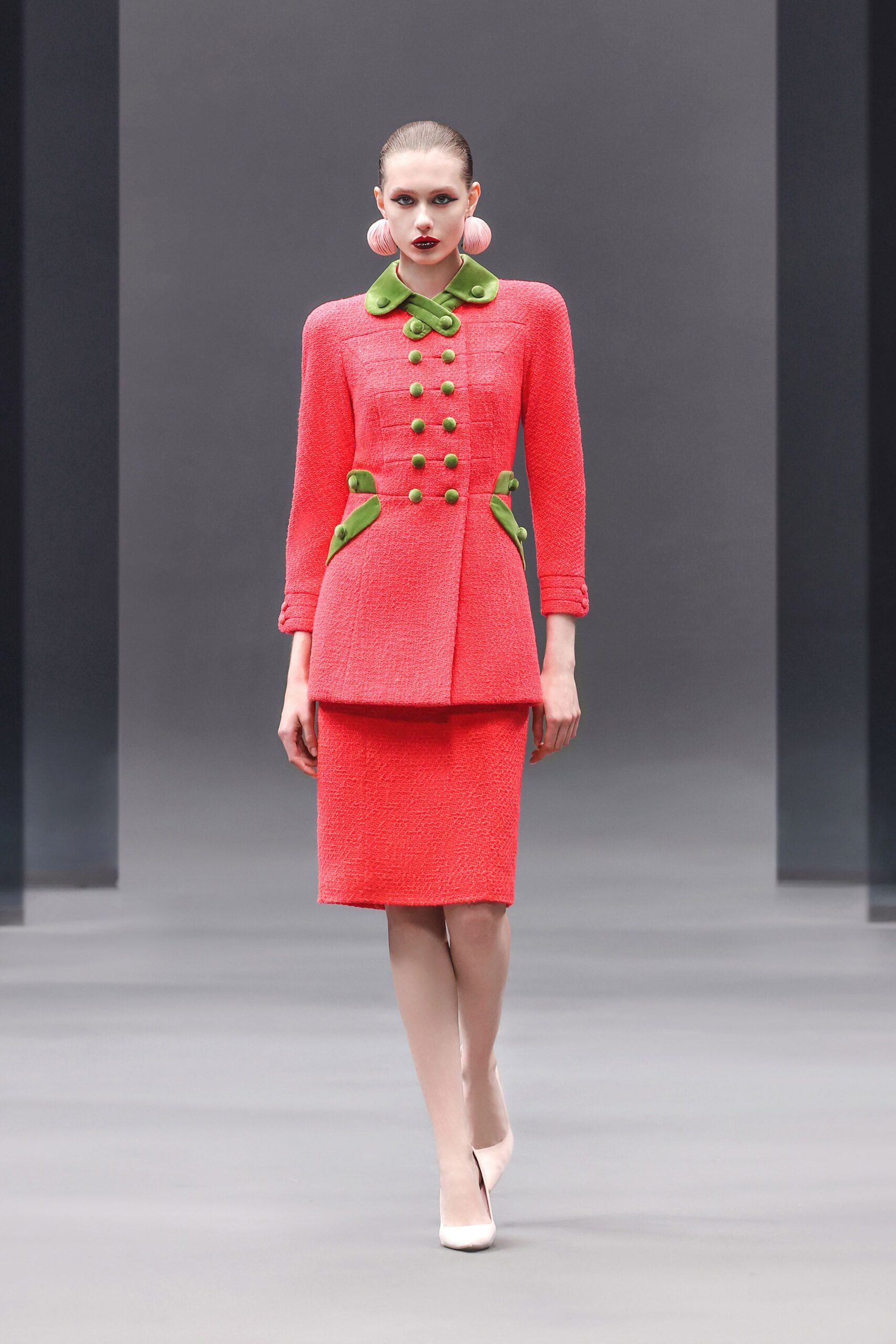 pink tweed fitted pencil skirt