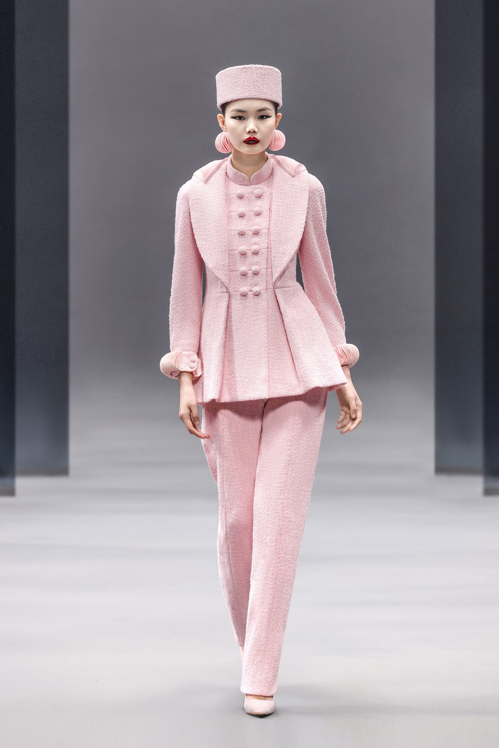 pink tweed long-sleeve collared structured buttoned pleated jacket