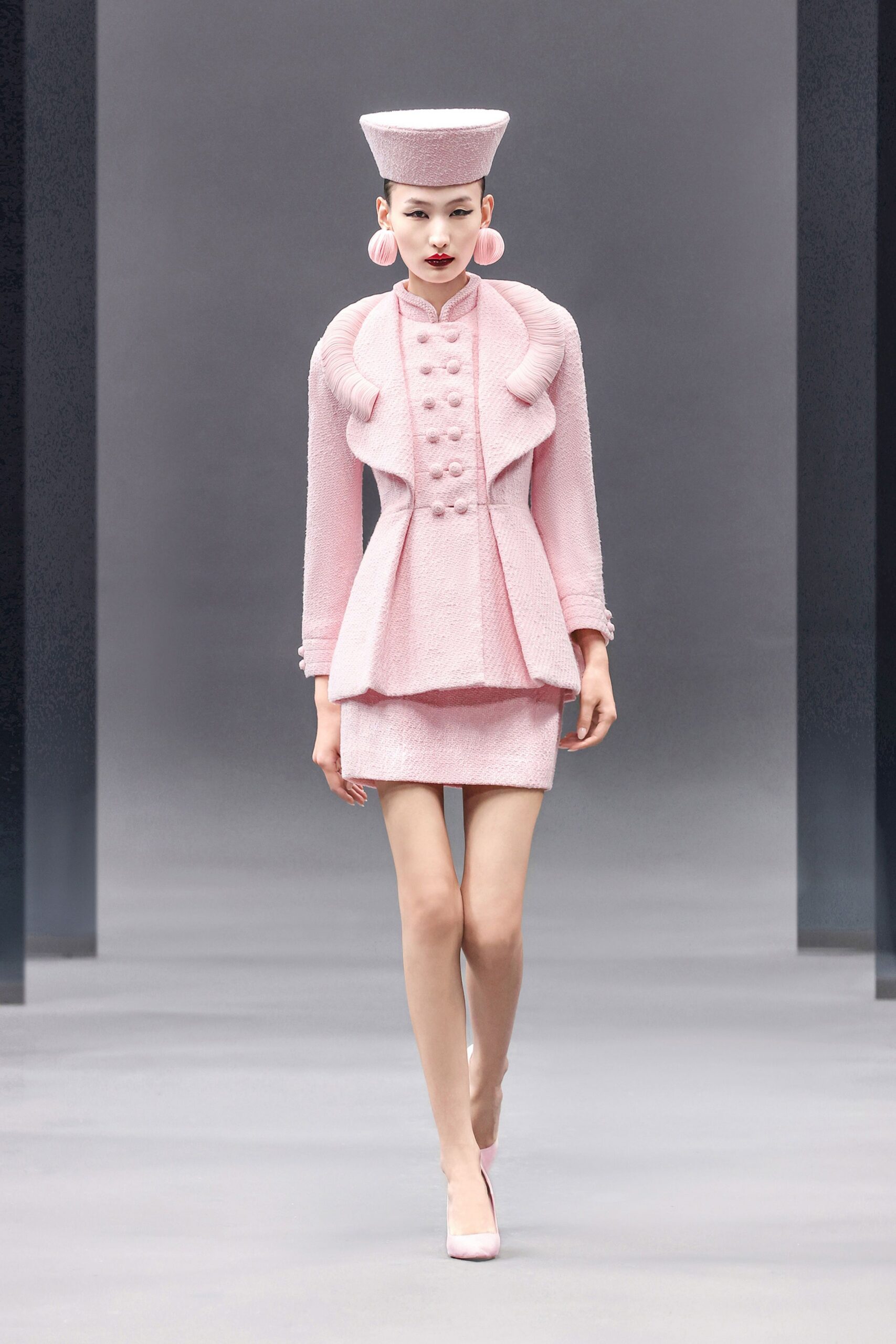pink cotton long-sleeve collared structured buttoned pleated jacket