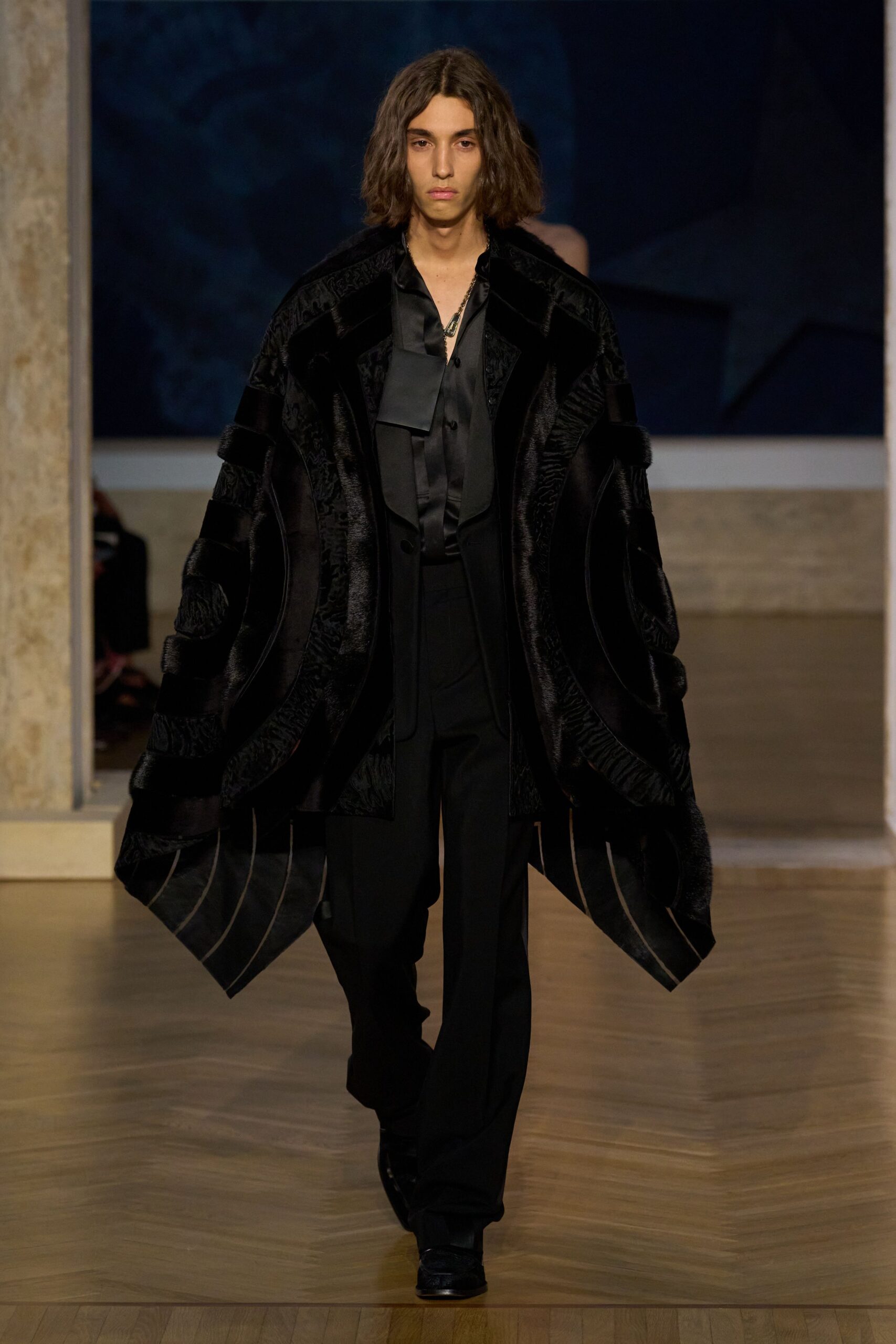 black velvet long-sleeve relaxed layered coat