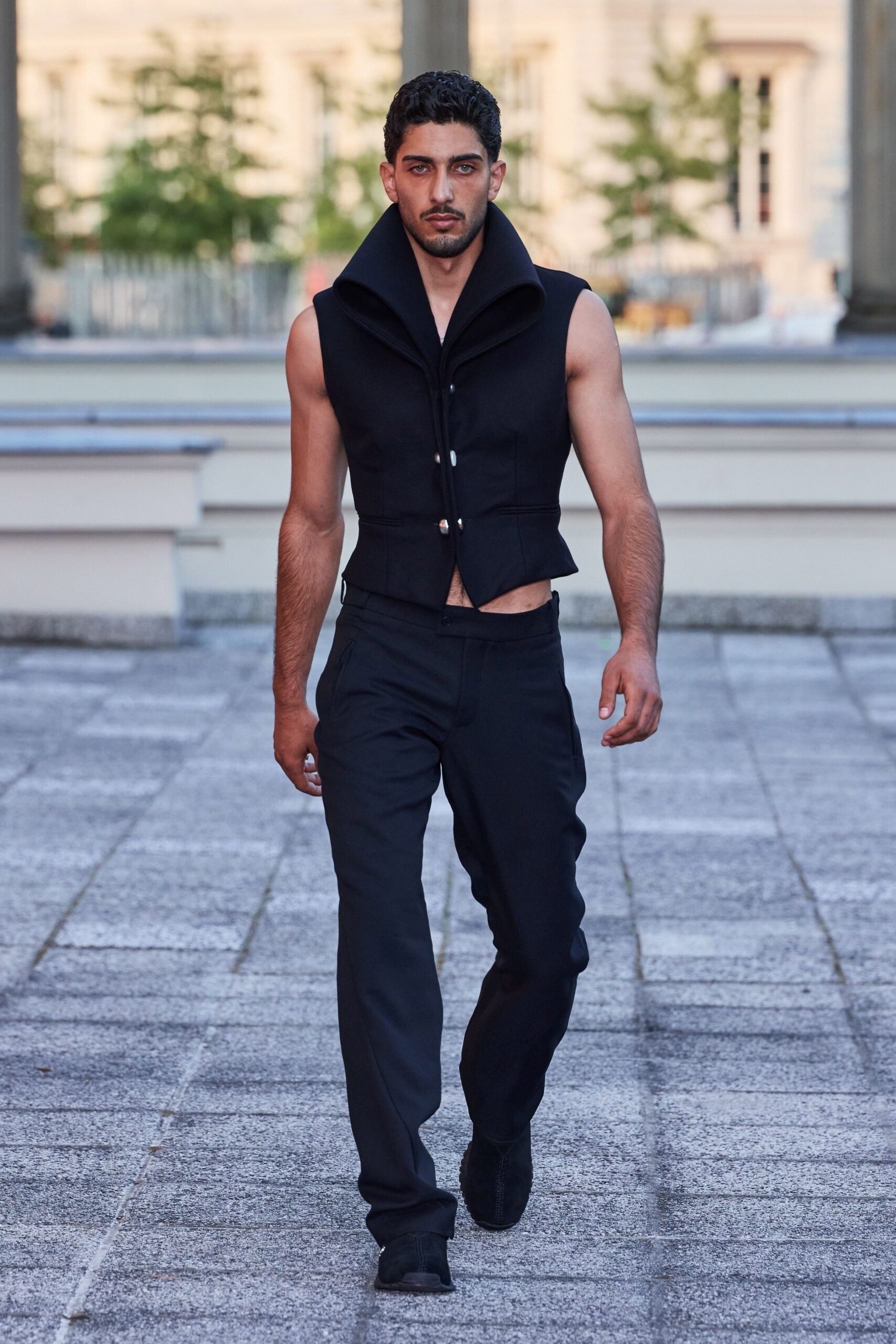 black wool sleeveless collared fitted buttoned vest