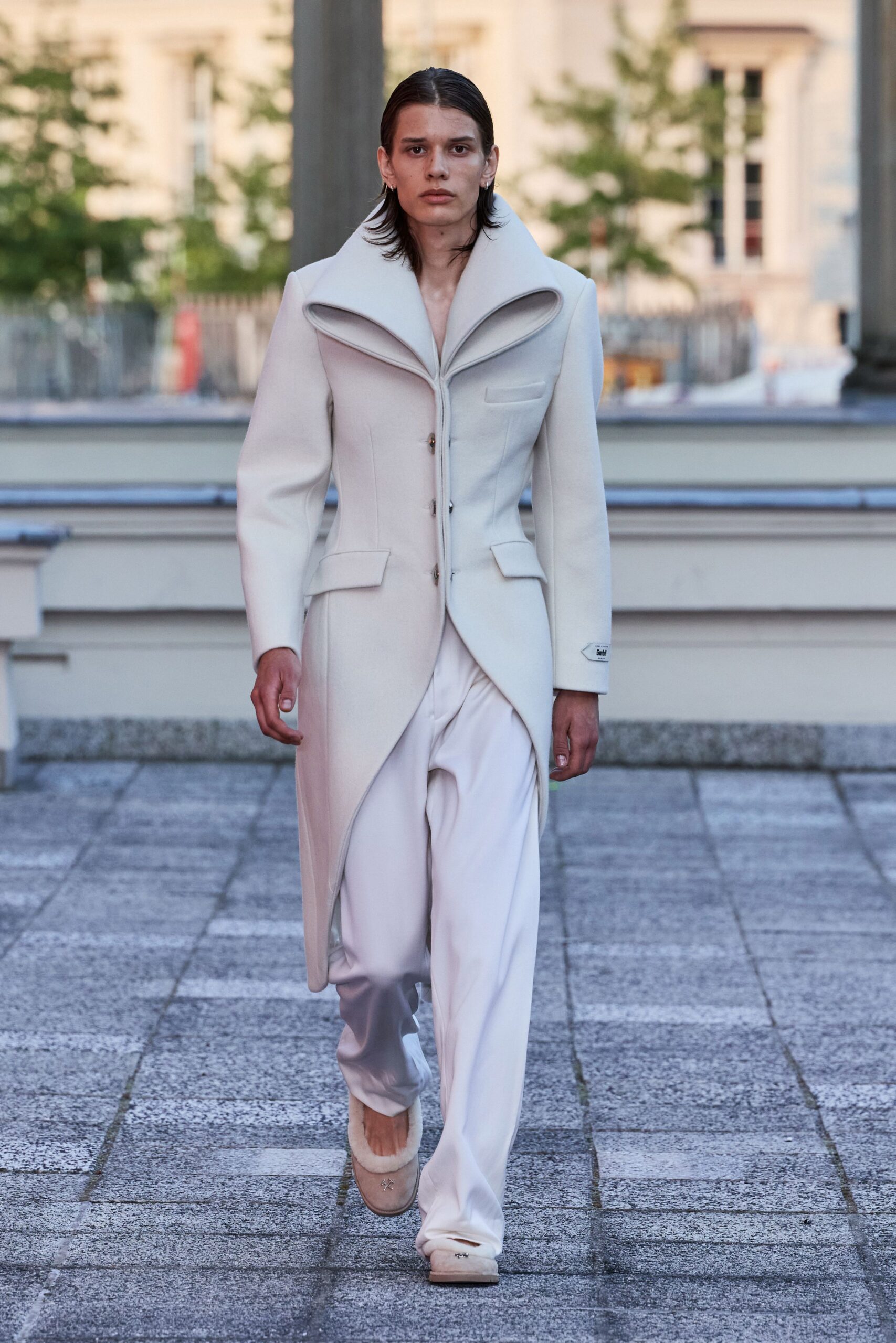 white wool long-sleeve collared structured zippered coat