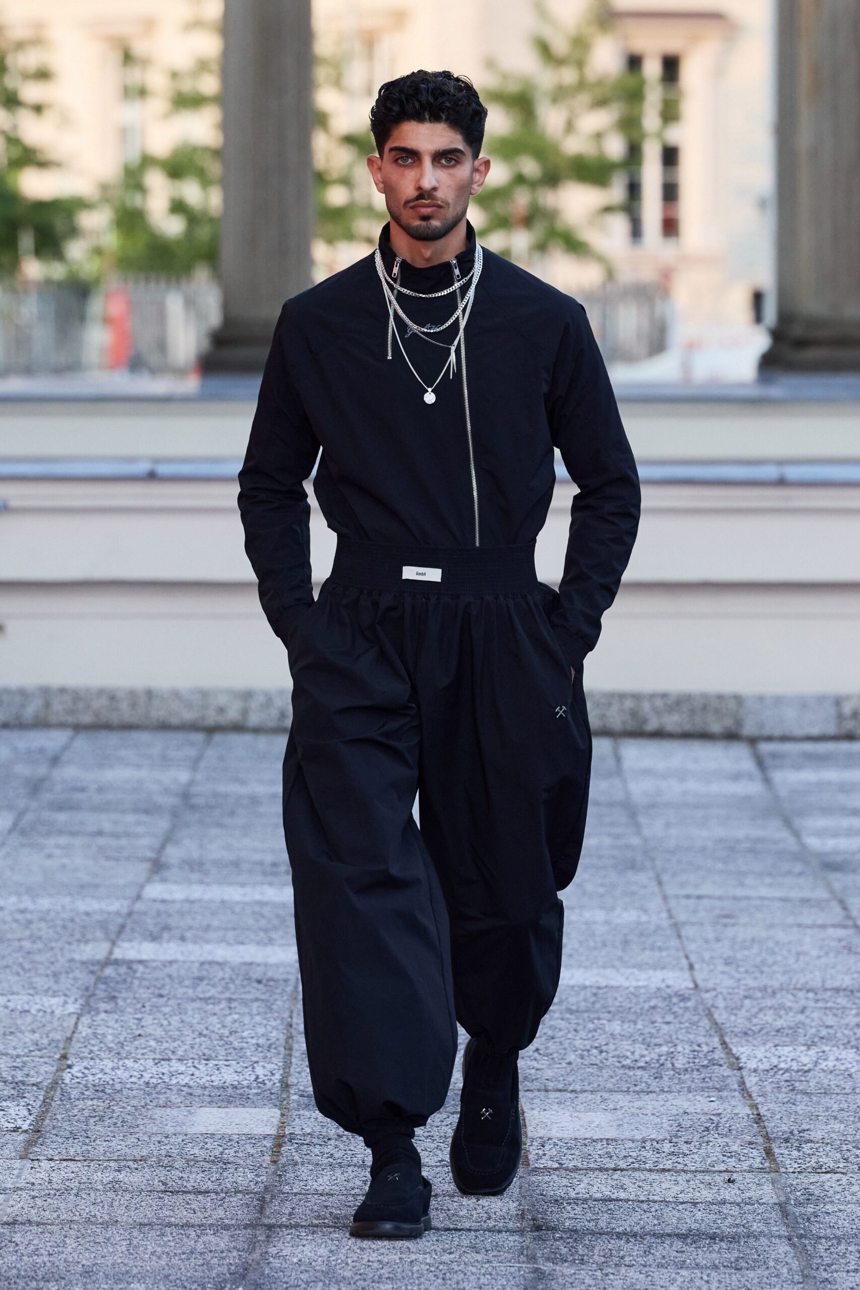 black cotton long-sleeve collared relaxed shirt