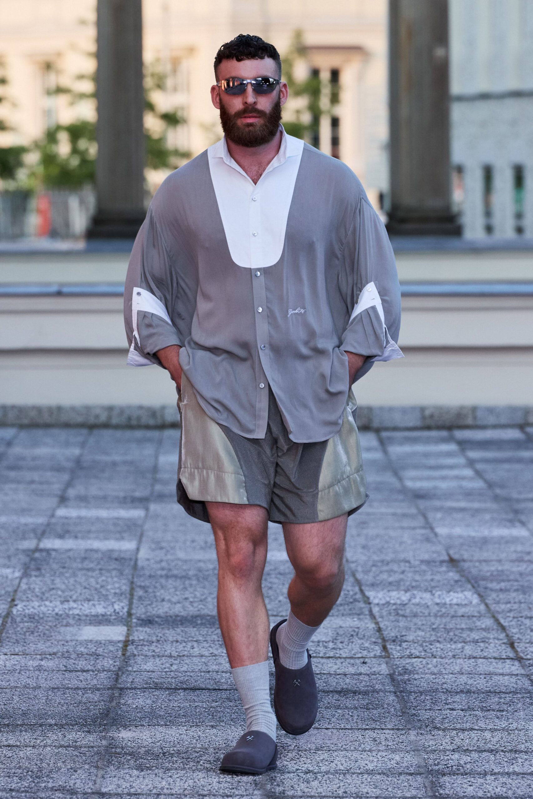 gray cotton long-sleeve collared relaxed buttoned shirt
