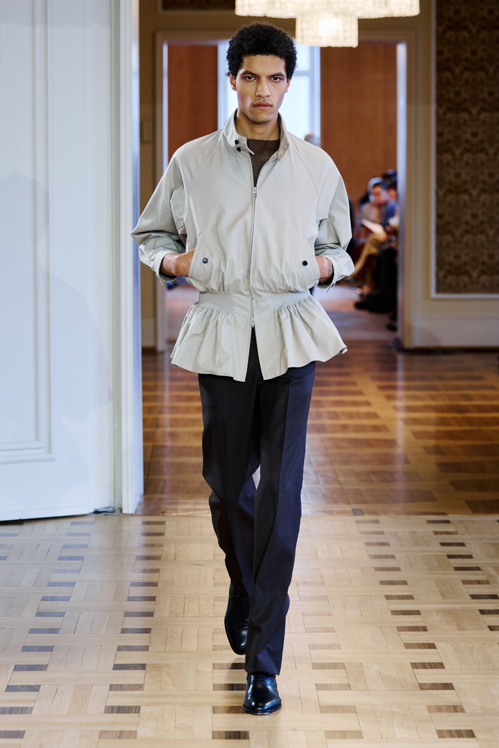 beige cotton long-sleeve collared fitted zippered buttoned jacket