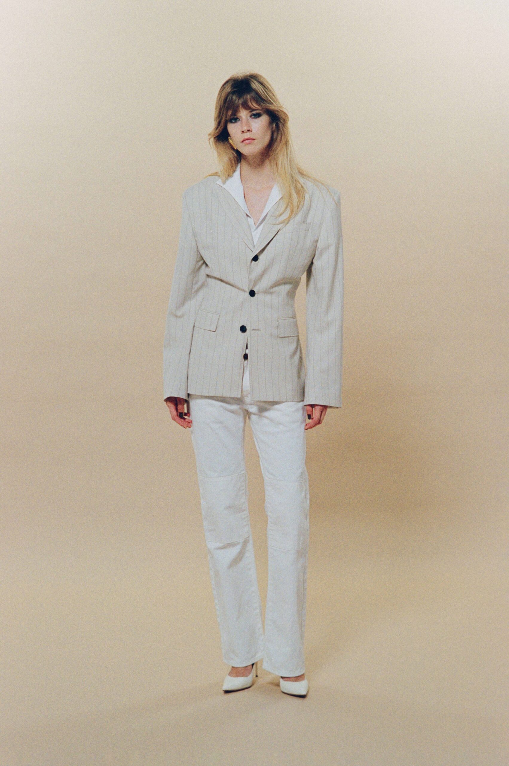 white fitted straight-leg pants