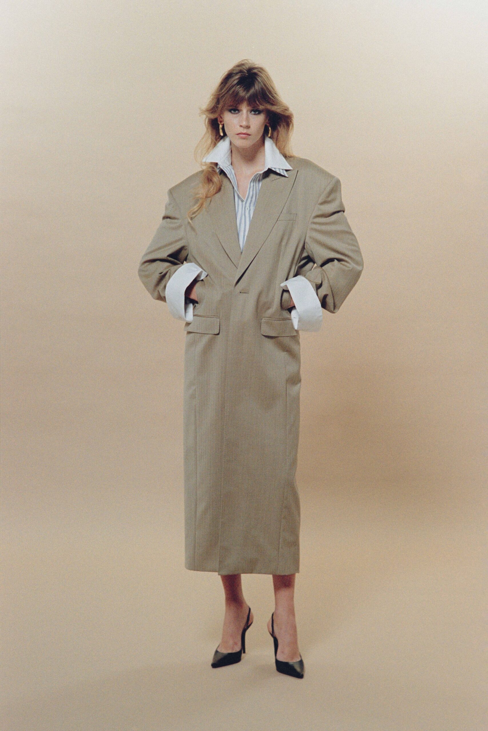 beige cotton long-sleeve collared oversized buttoned blazer