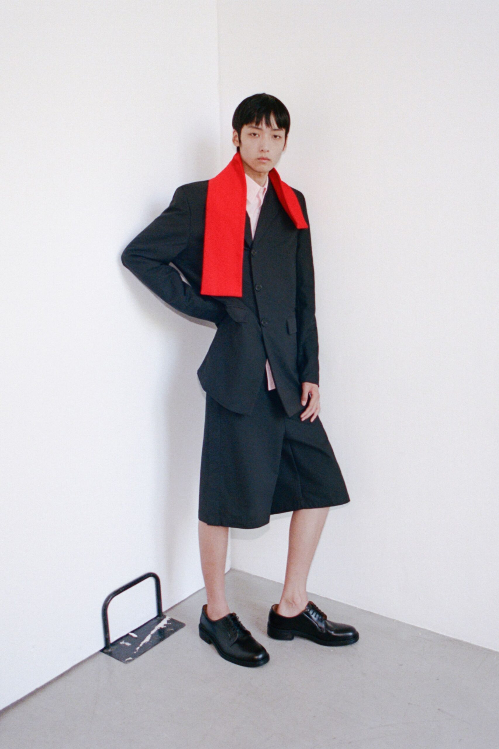 black wool long-sleeve collared tailored buttoned suit