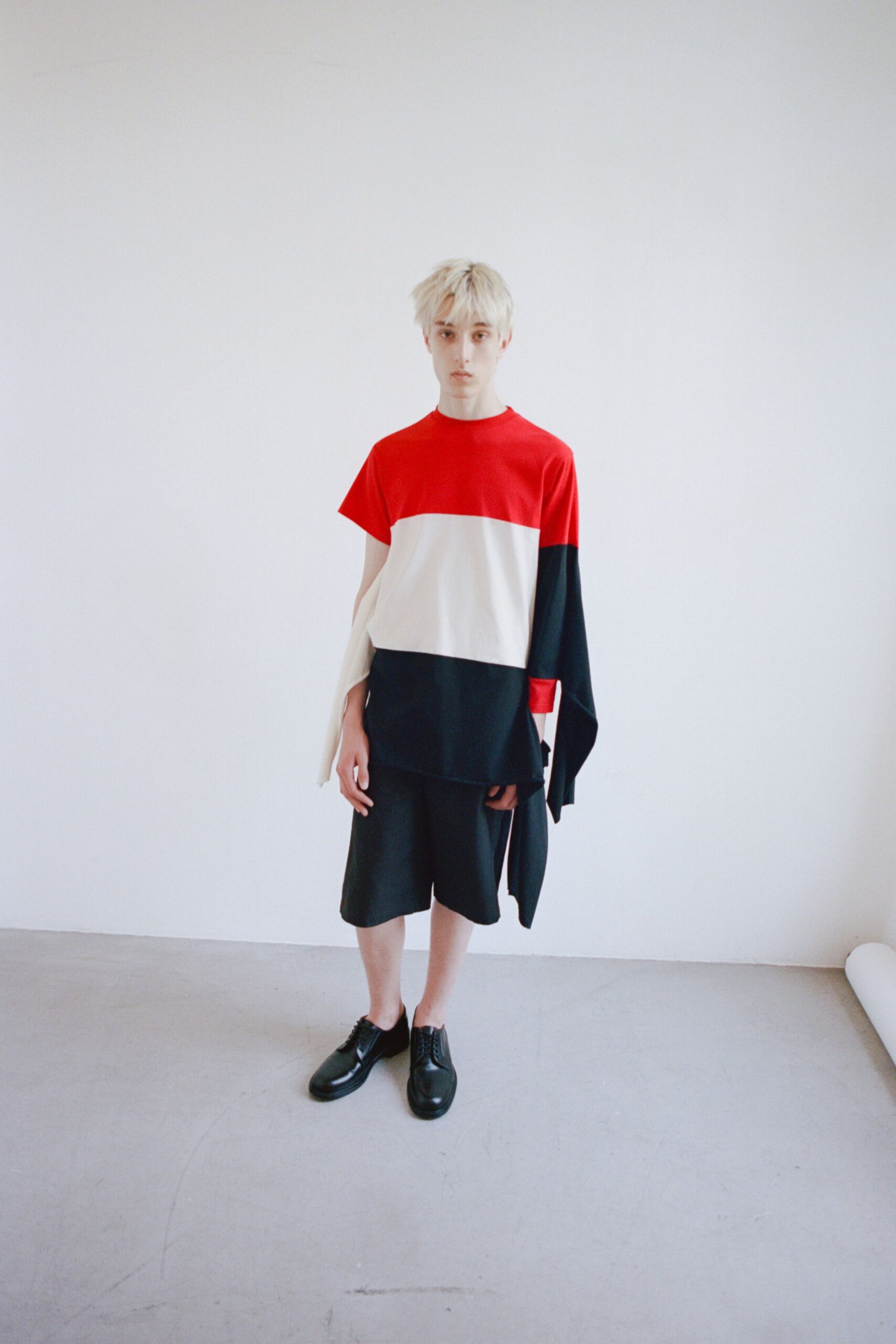 red cotton short-sleeve collared relaxed color-blocked top