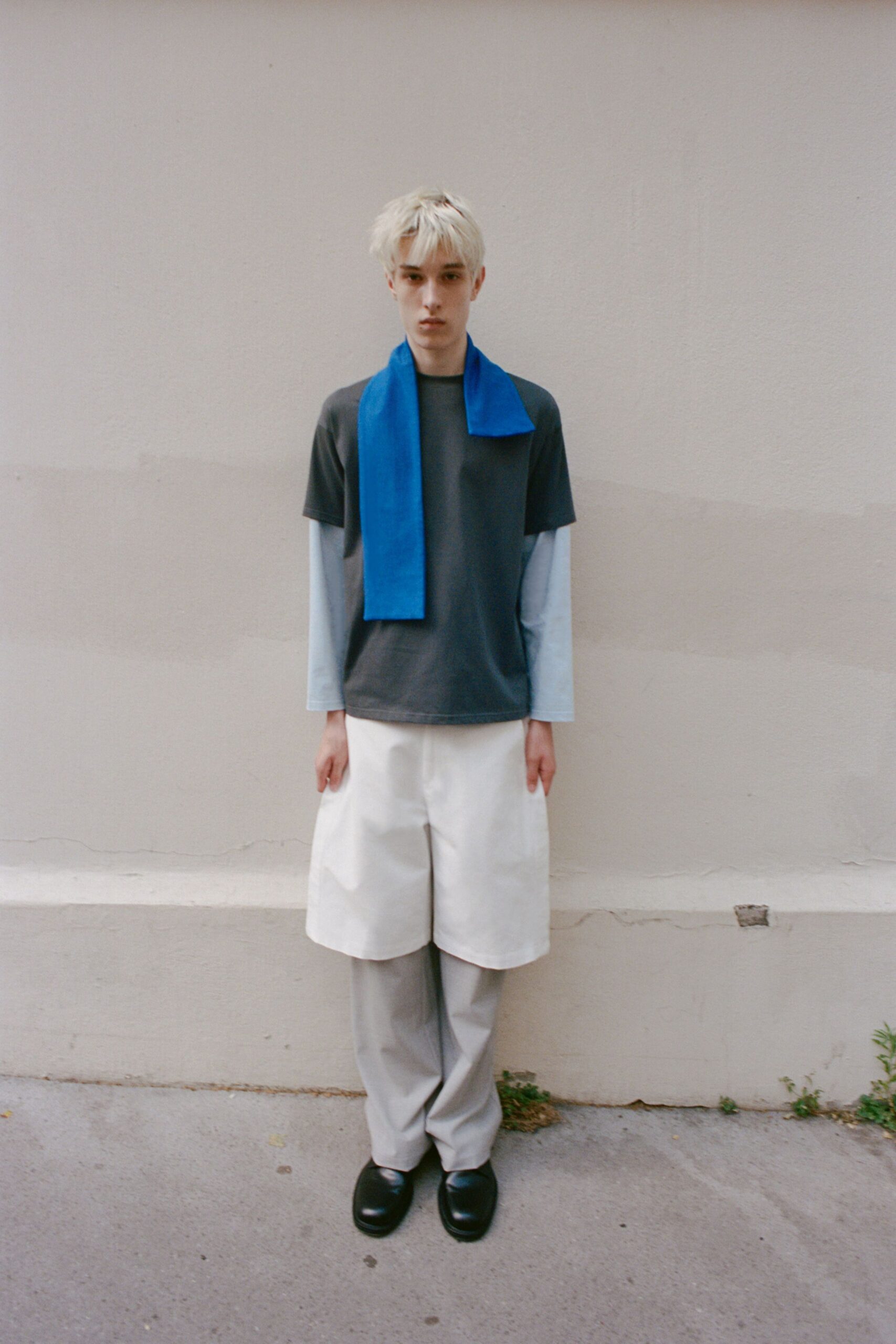 blue cotton long-sleeve collared relaxed shirt
