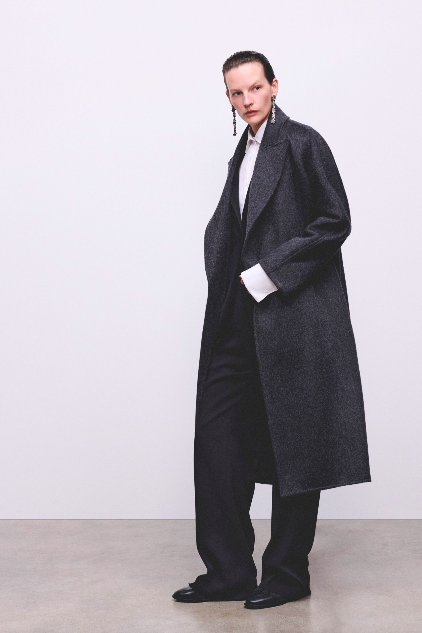 black wool long-sleeve collared oversized buttoned coat