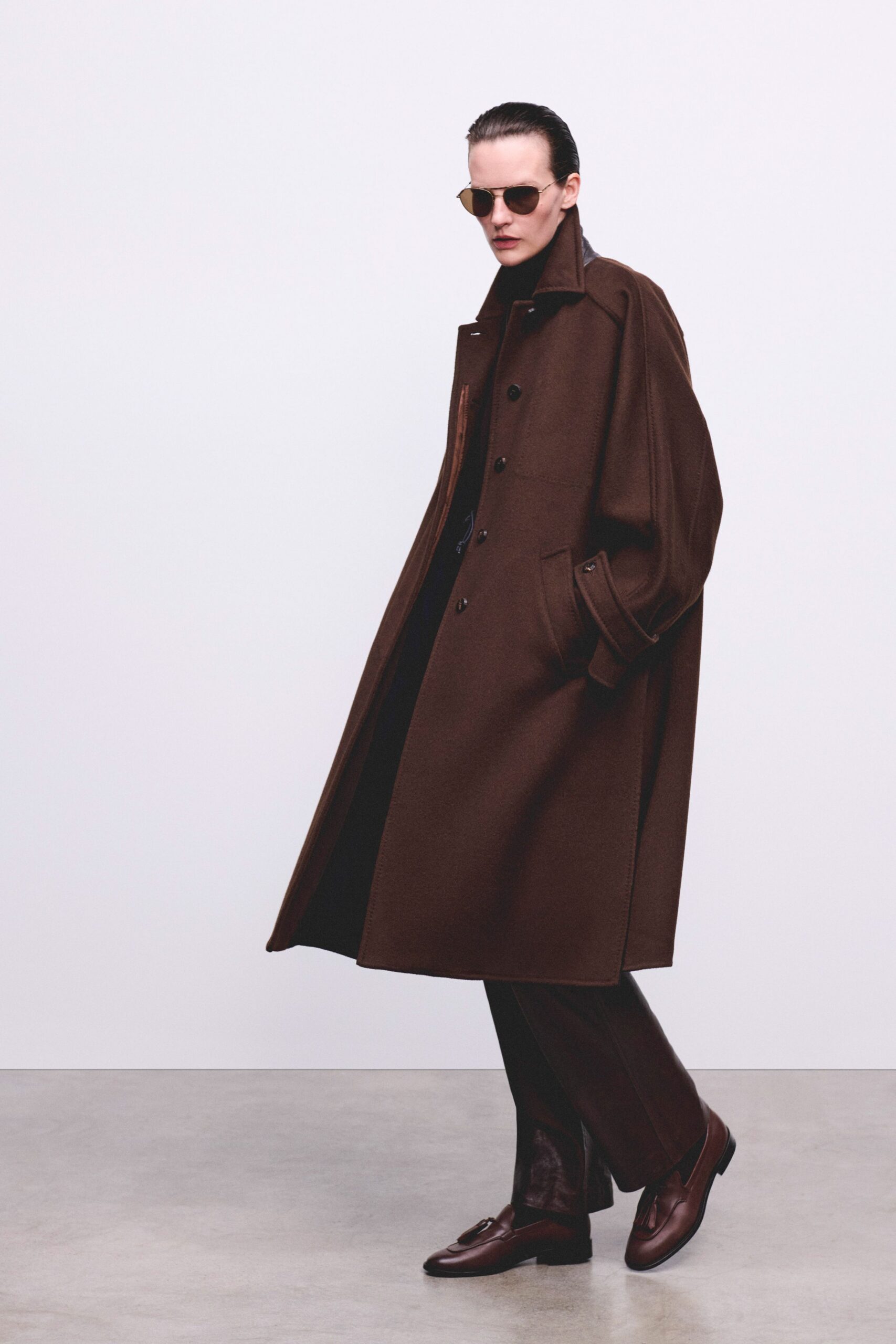 brown wool long-sleeve collared oversized buttoned coat