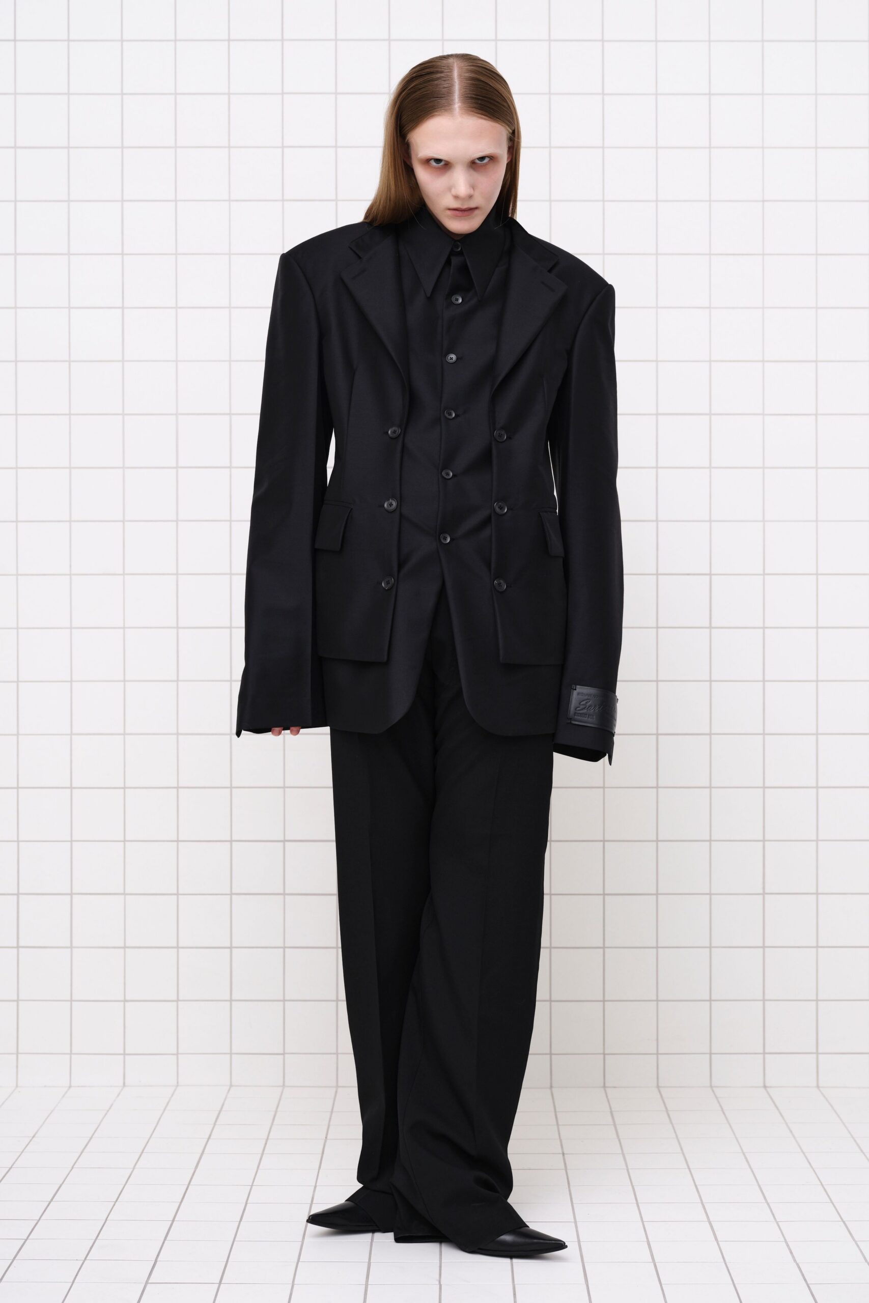 black cotton long-sleeve collared fitted buttoned shirt