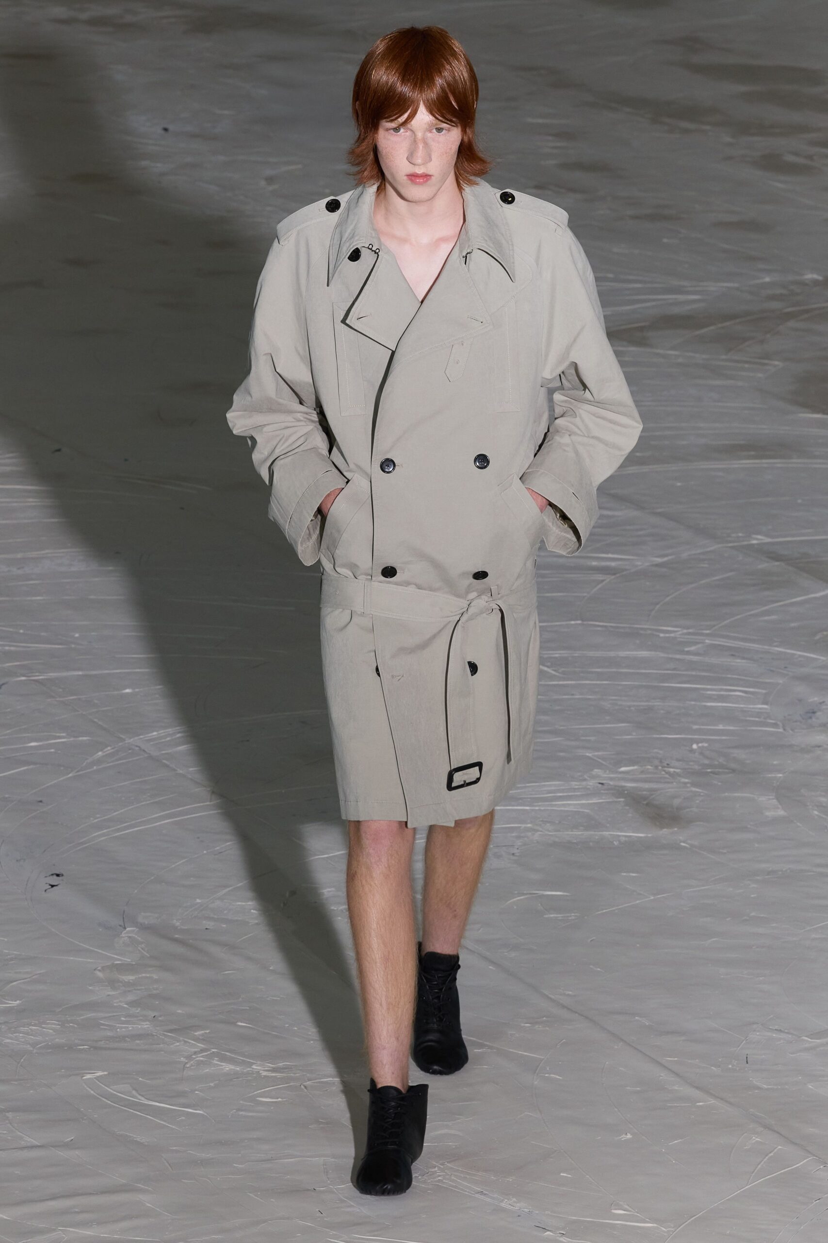 beige relaxed trench coat with black shoes