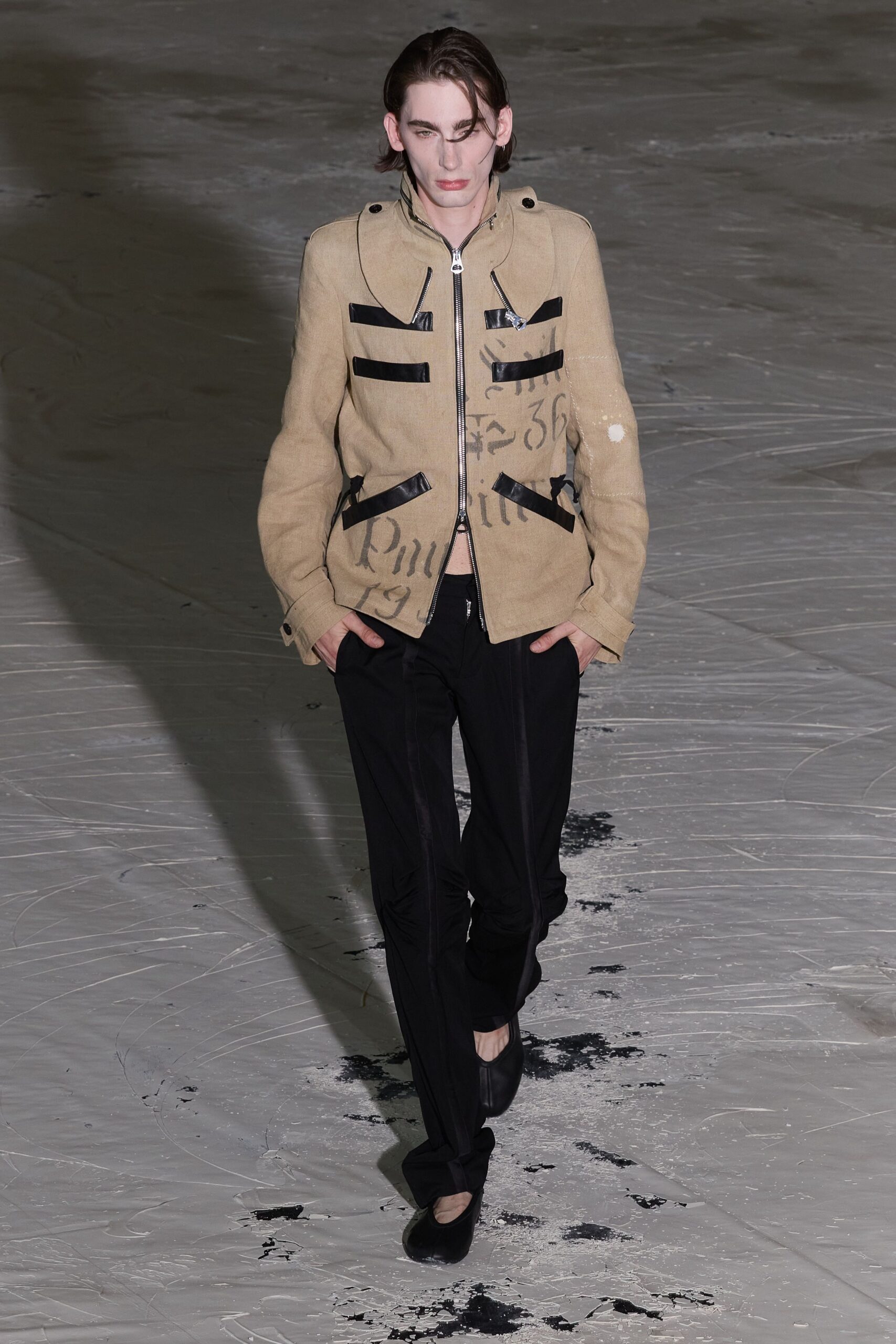 beige cotton long-sleeve collared fitted zippered buttoned jacket