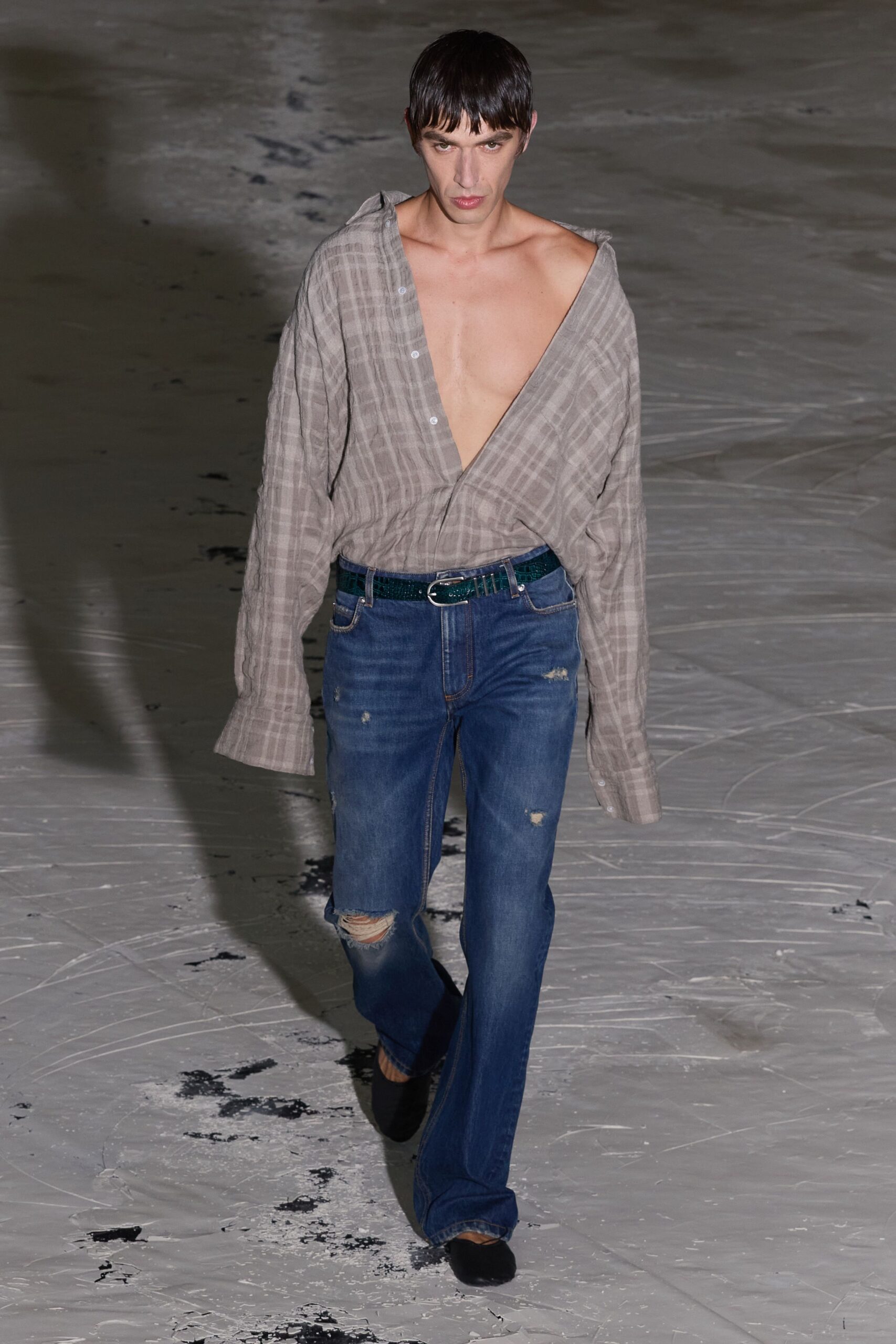 gray relaxed shirt with blue jeans