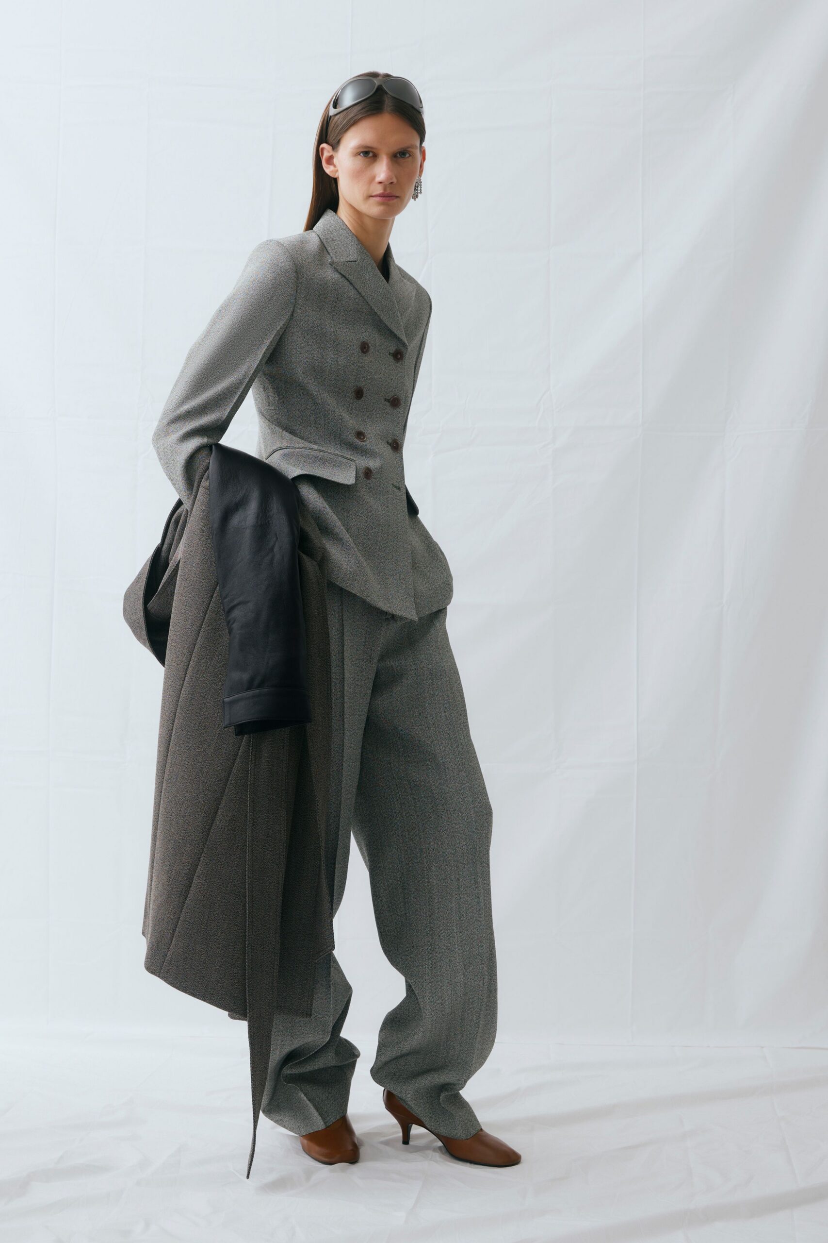 gray wool long-sleeve collared tailored buttoned blazer
