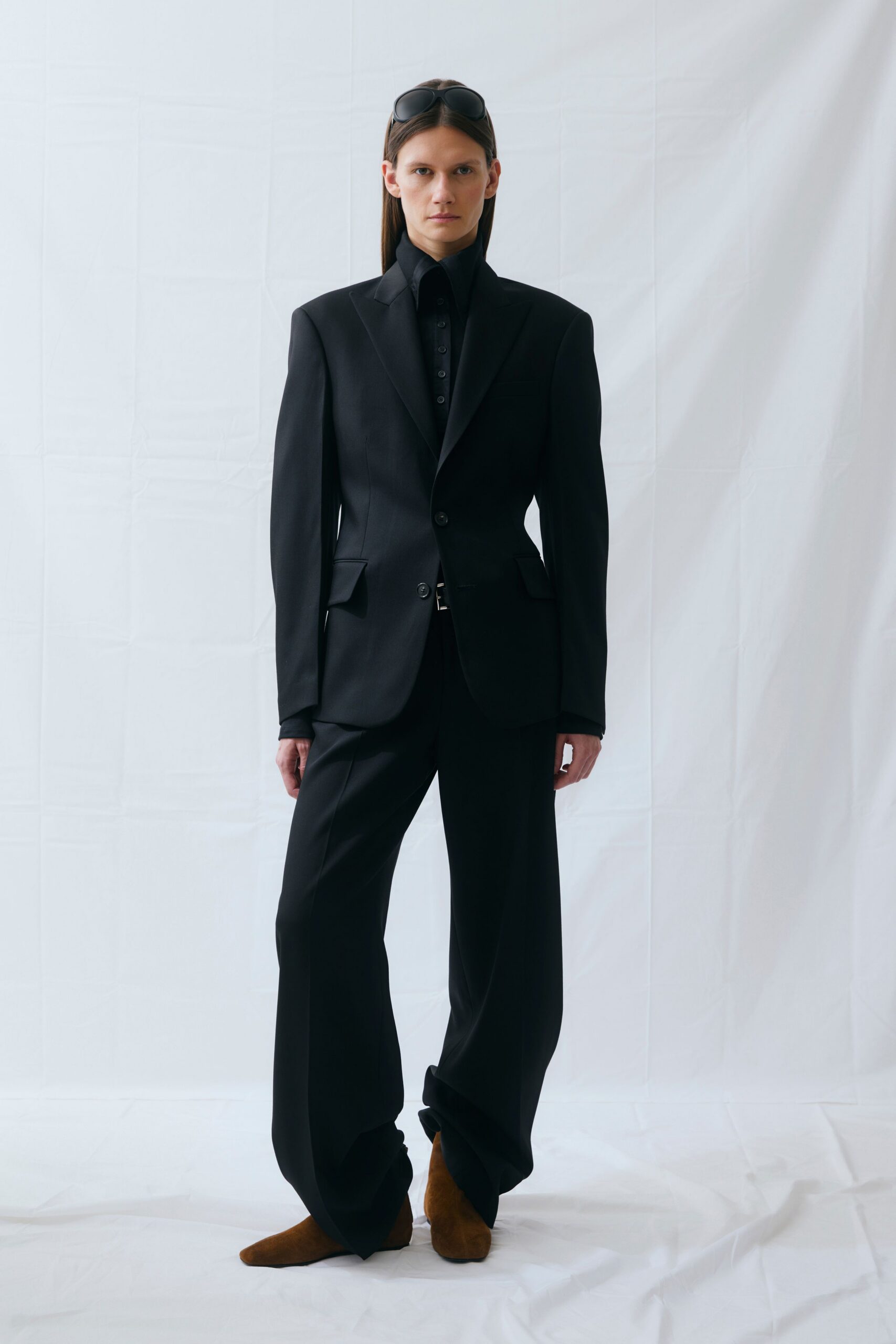 black long-sleeve collared tailored buttoned suit