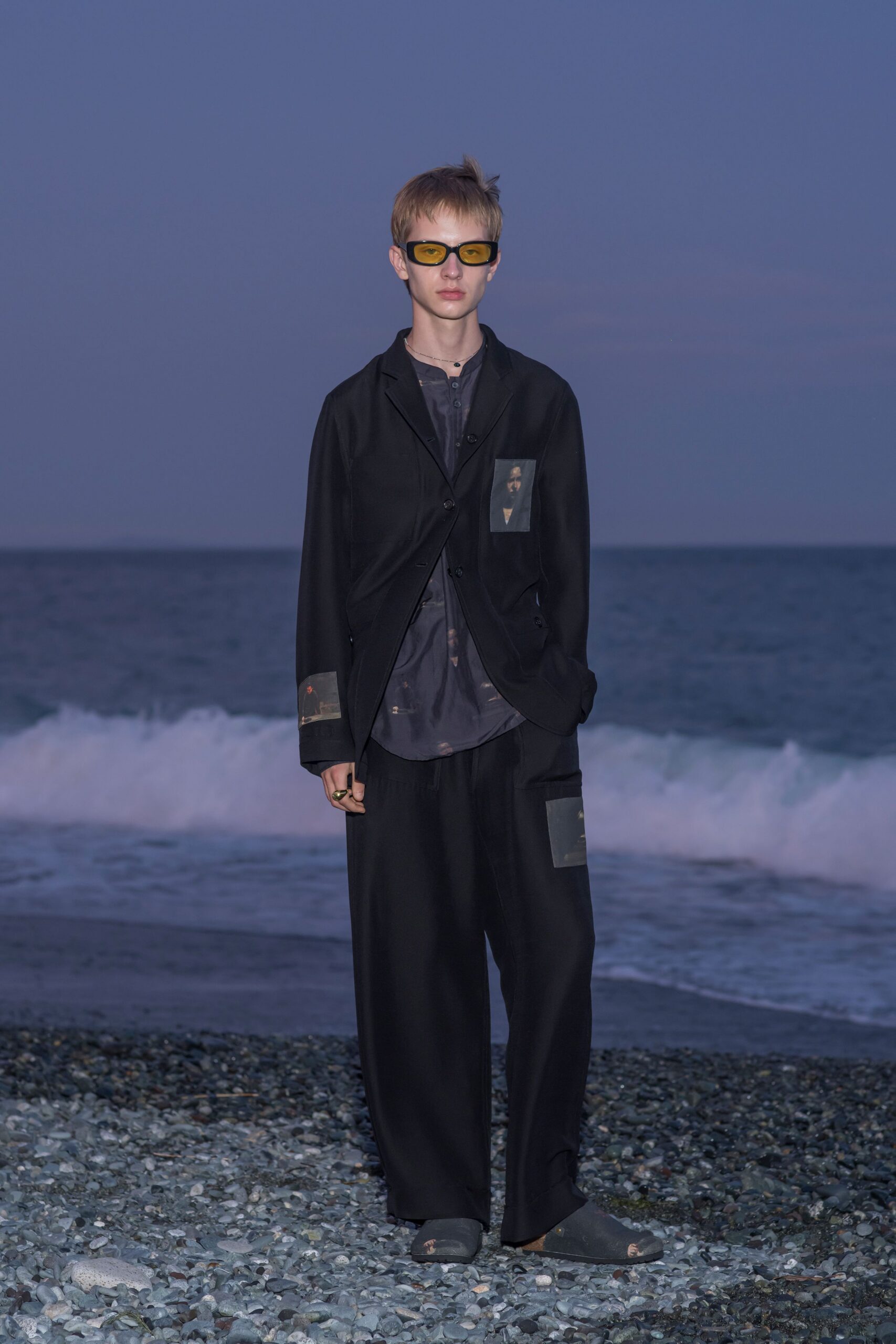 black cotton short-sleeve collared relaxed shirt