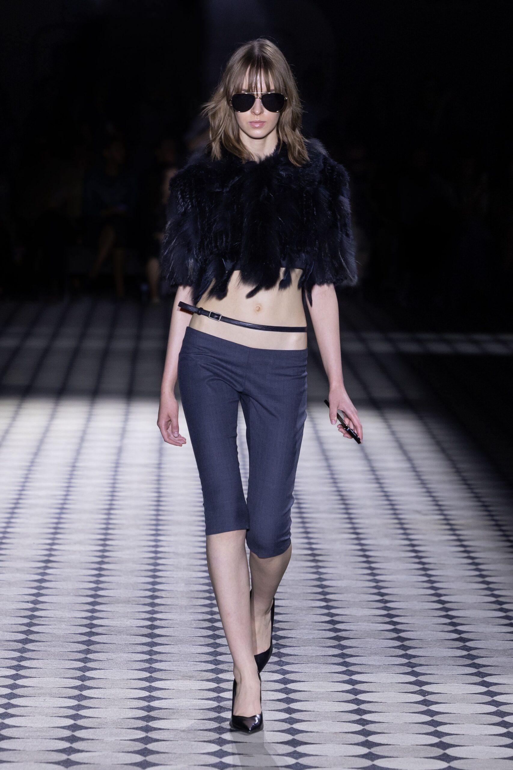 blue denim fitted cropped pants