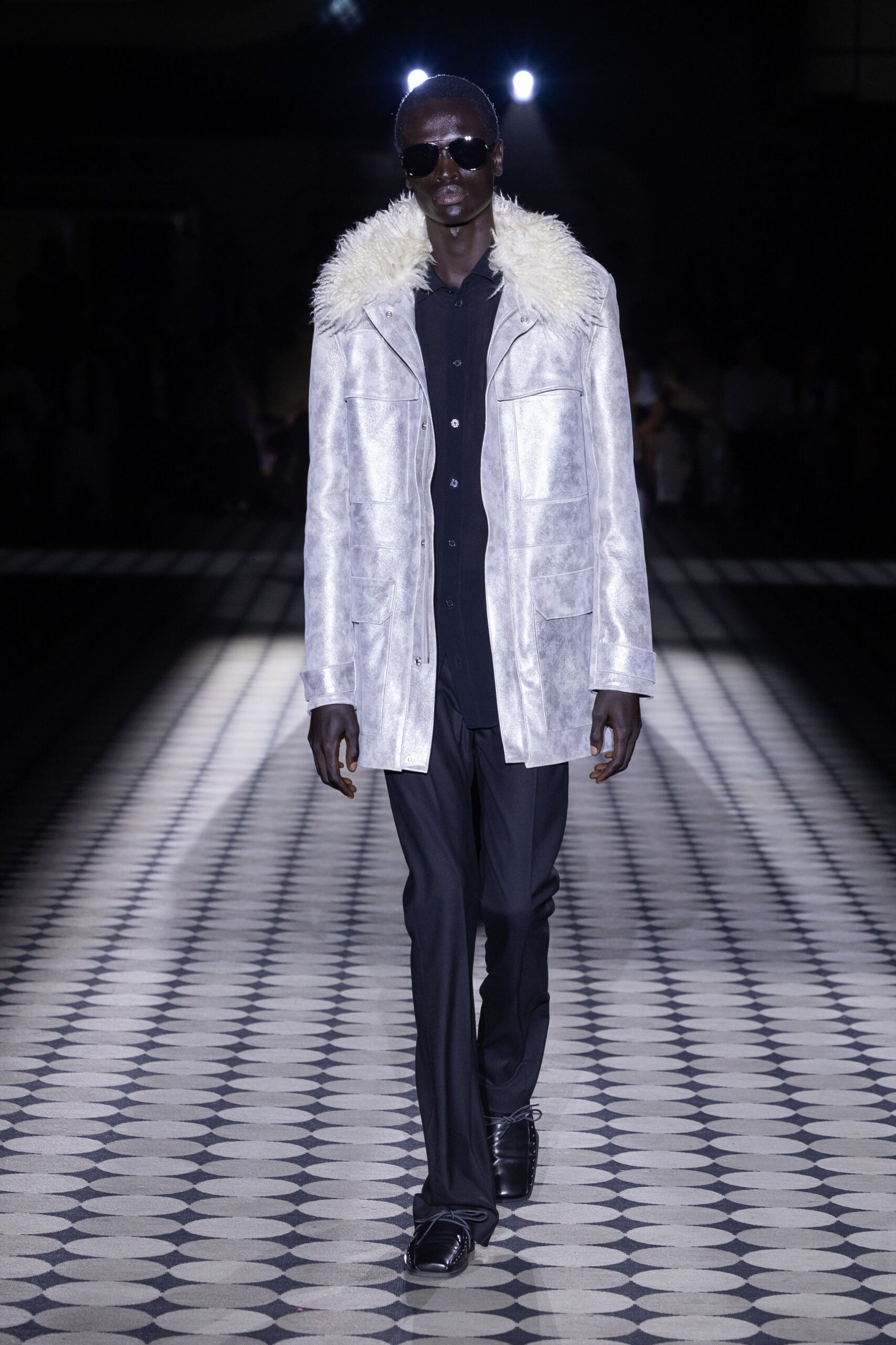 white fur long-sleeve collared fitted zippered coat