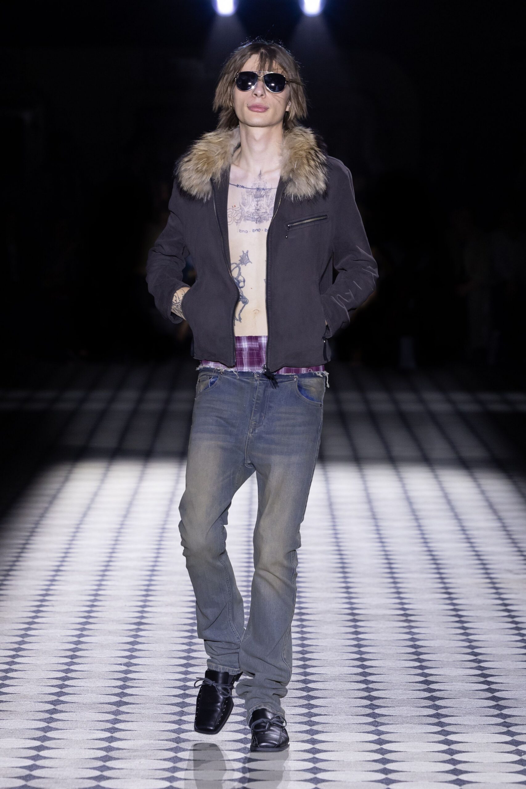 blue denim slim distressed pants