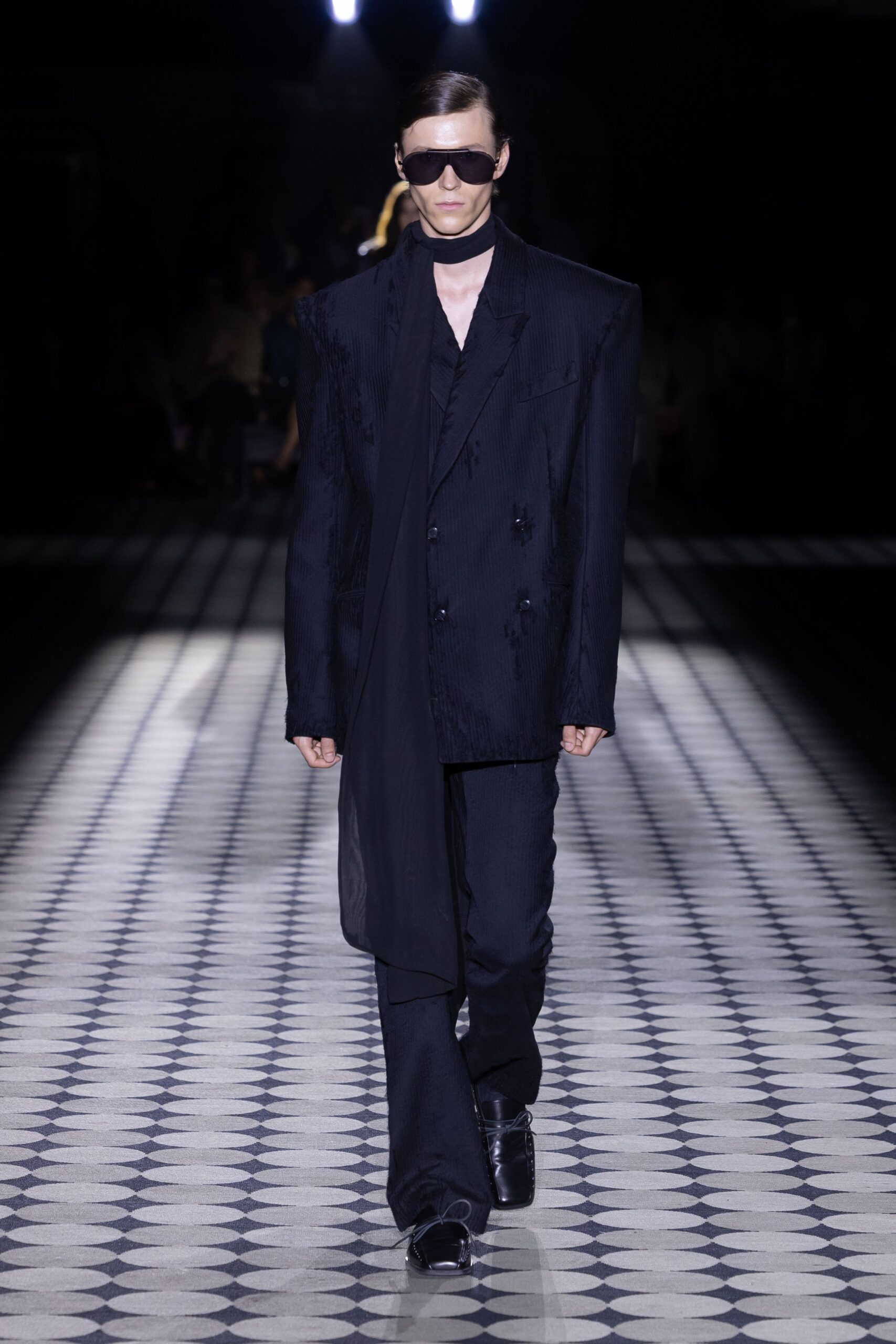 black silk long-sleeve collared structured pleated suit
