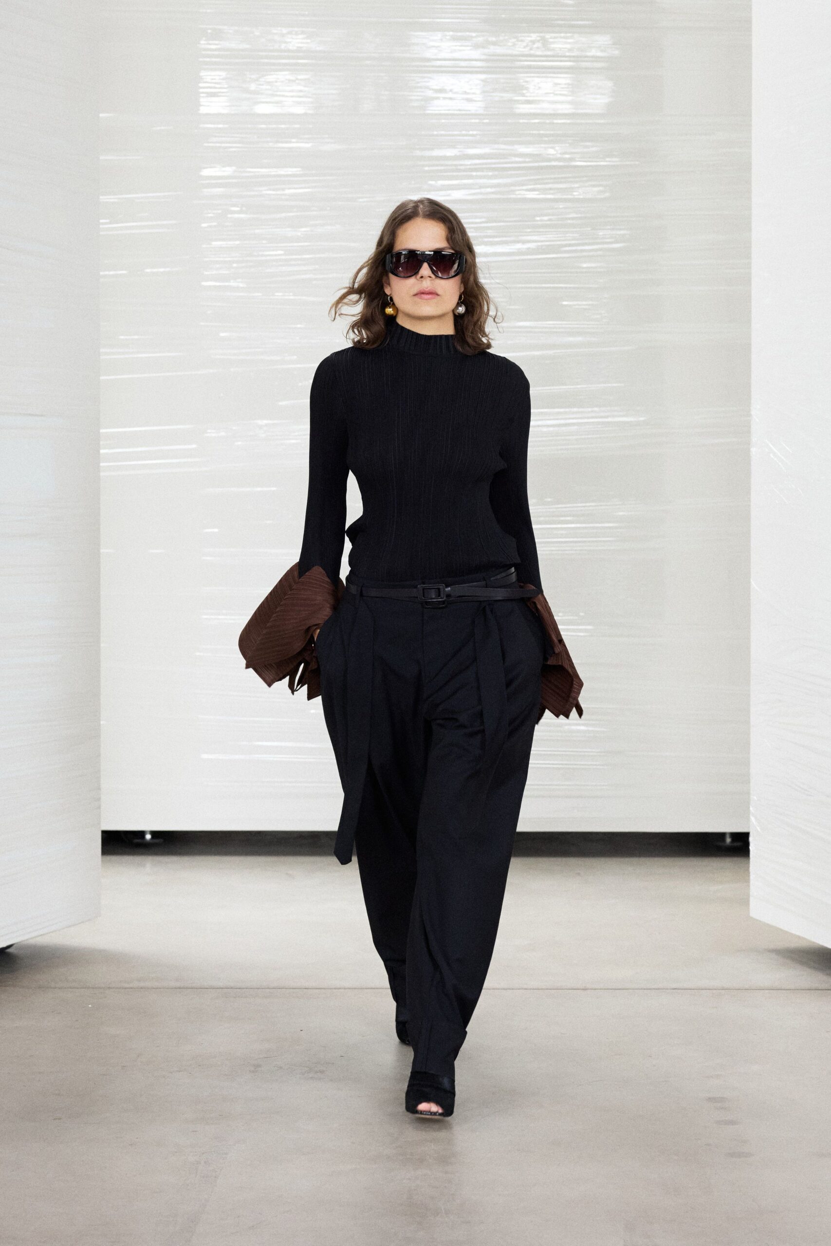 black cotton relaxed pleated pants