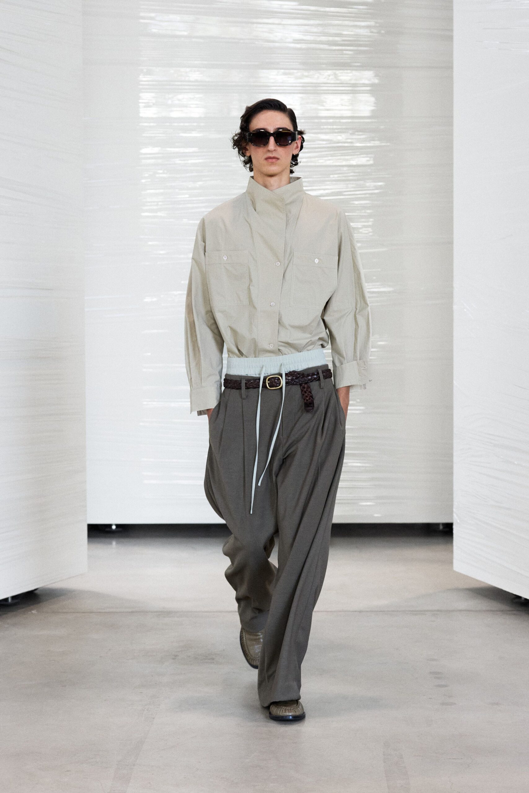 gray cotton relaxed pleated pants