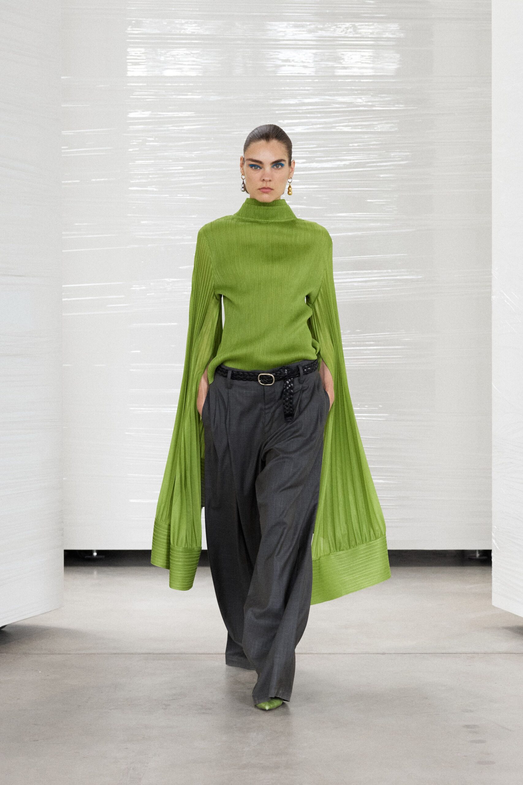 green cotton long-sleeve high-neck fitted pleated top