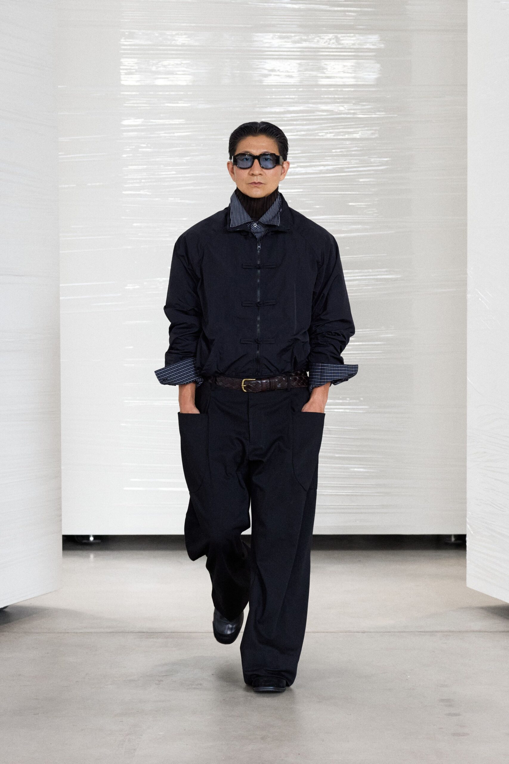 black cotton long-sleeve collared relaxed zippered jacket