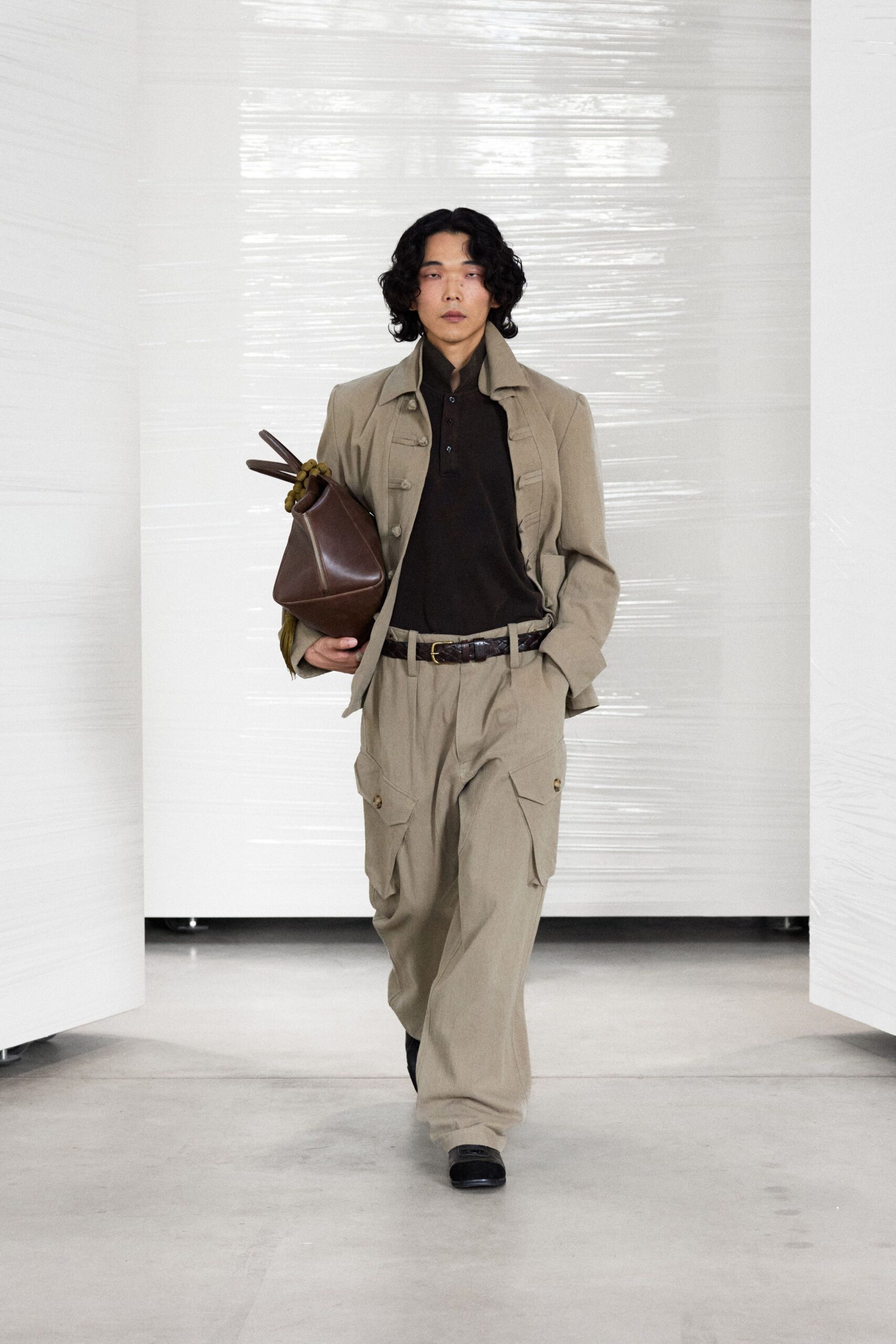 beige cotton long-sleeve collared relaxed buttoned pockets jacket
