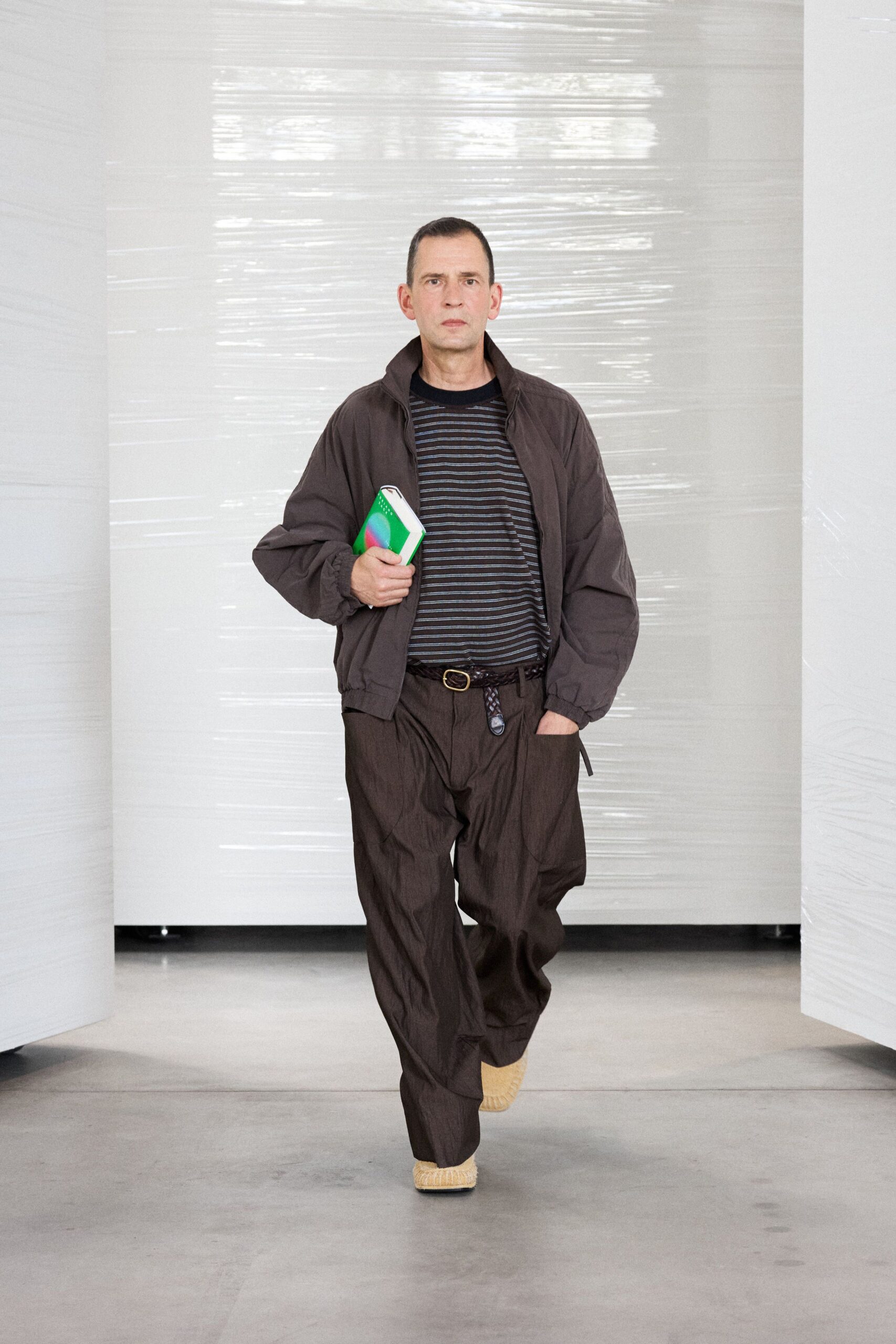 brown cotton long-sleeve collared relaxed jacket