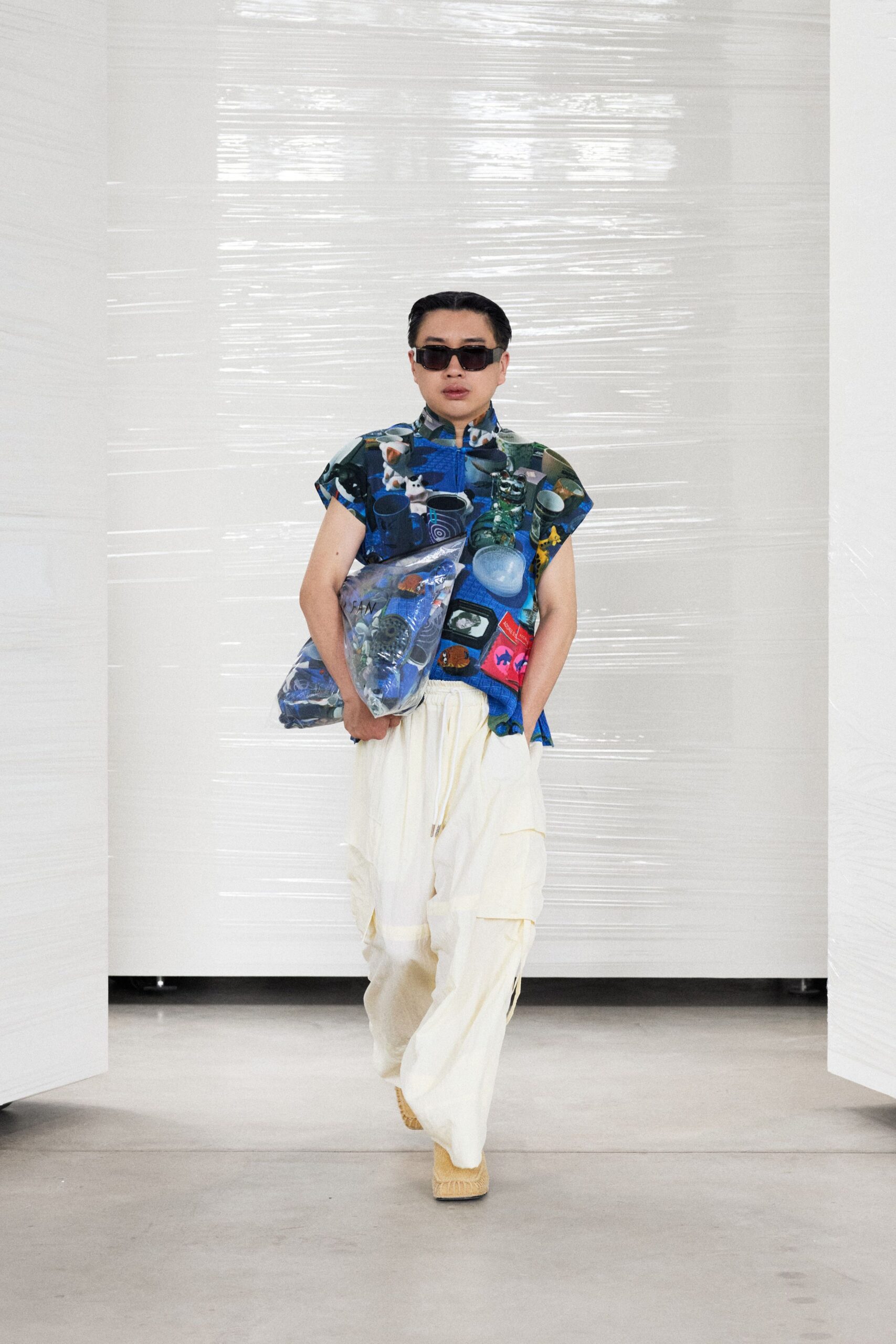 blue cotton short-sleeve collared relaxed printed top