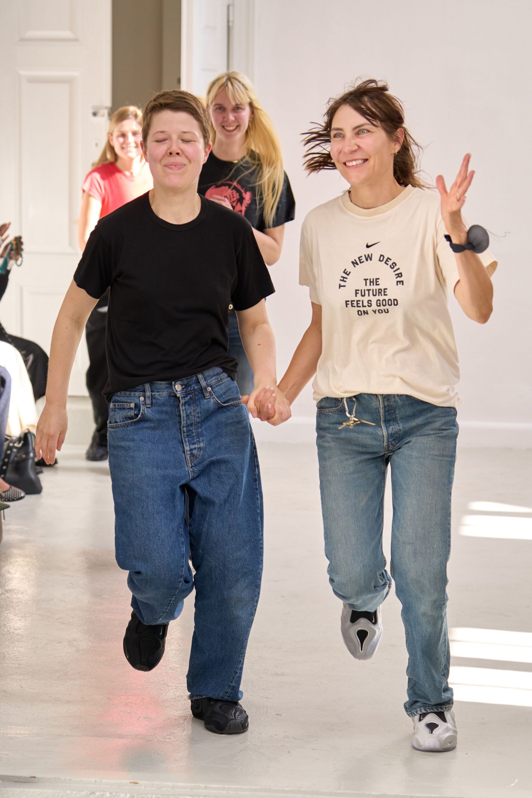 beige t-shirt and blue jeans