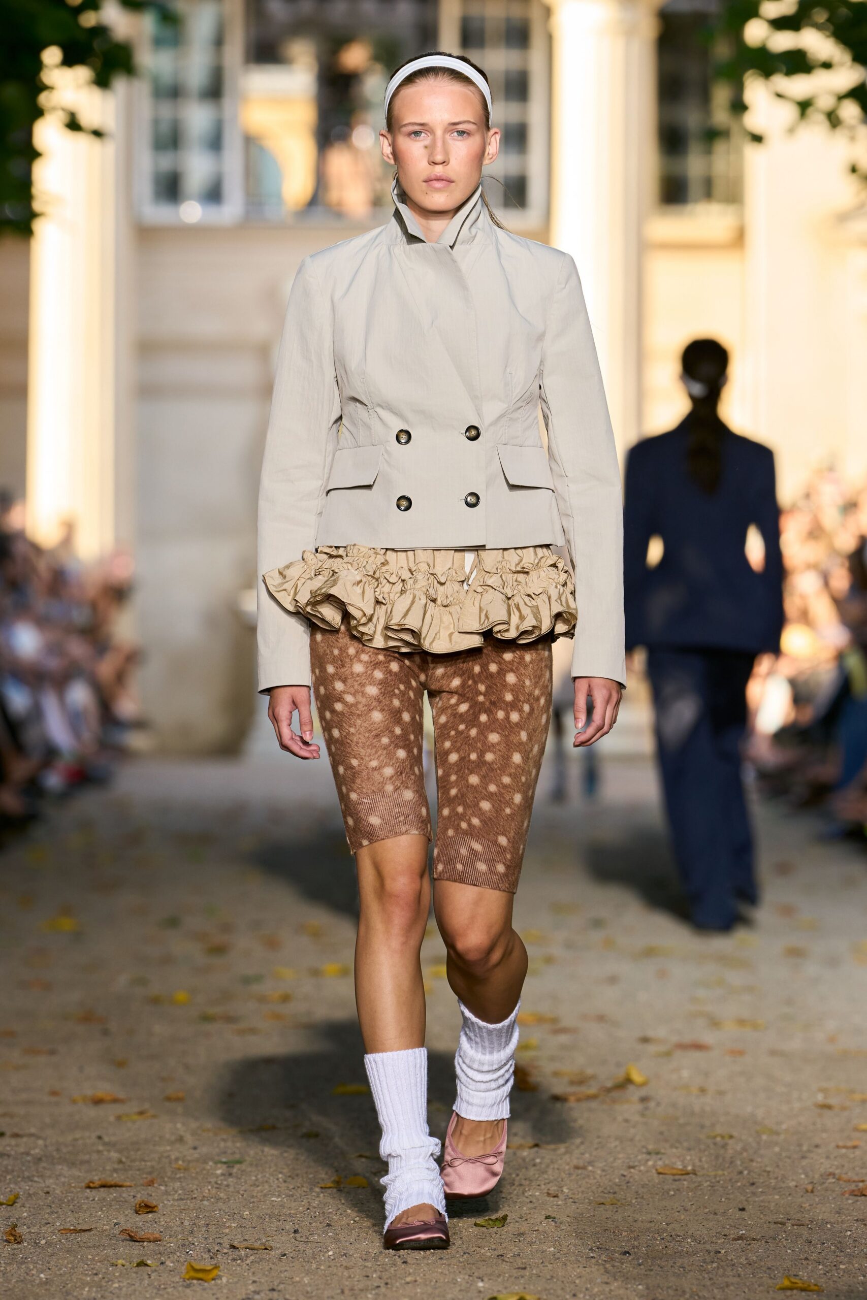 beige cotton long-sleeve double-breasted structured buttoned jacket