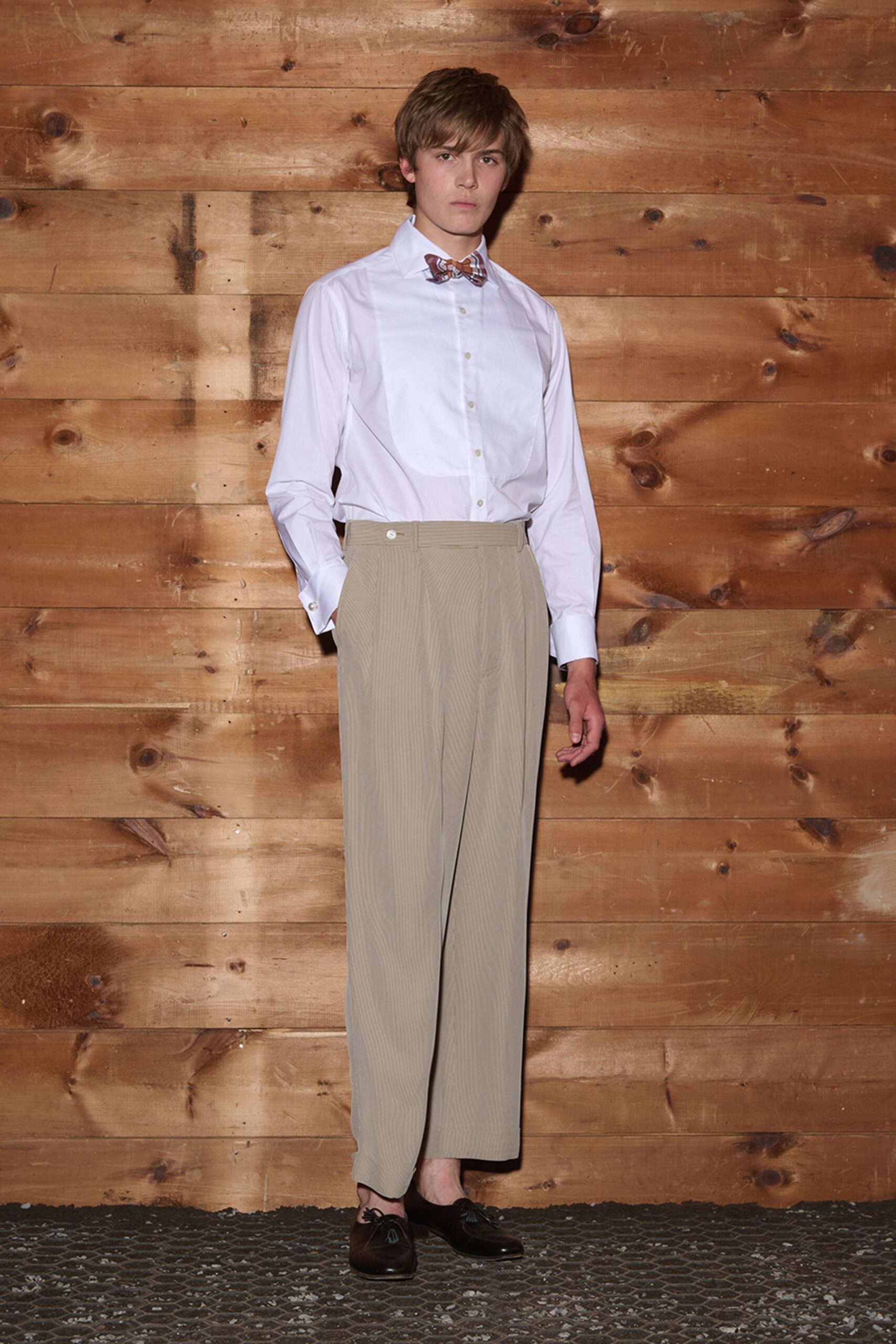 white cotton long-sleeve collared buttoned shirt