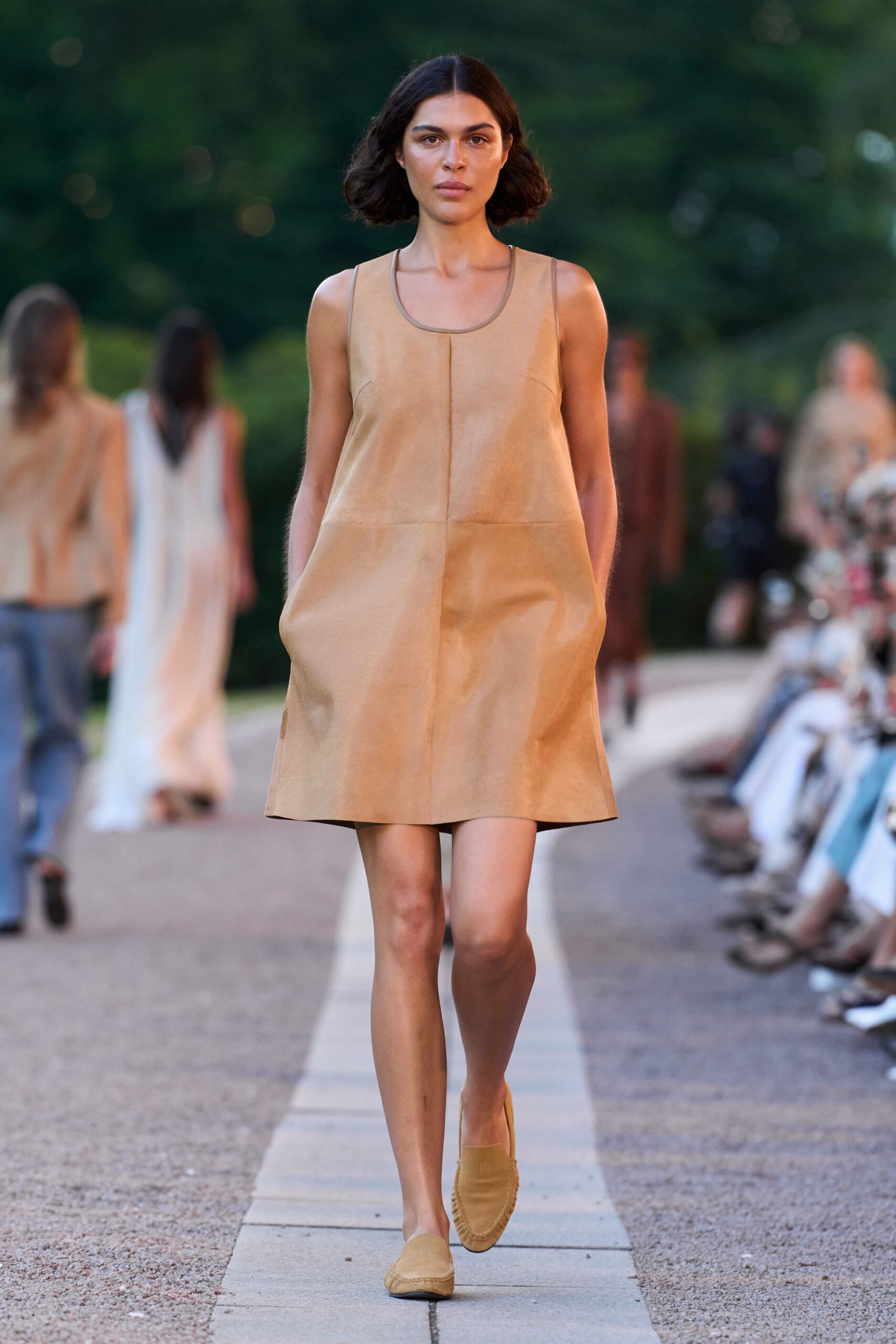 beige leather sleeveless collared fitted pockets short dress