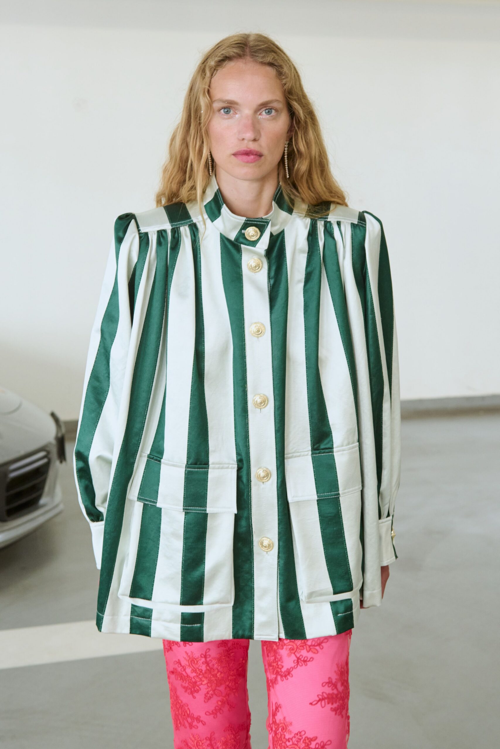 green silk long-sleeve collared relaxed pleated buttoned jacket