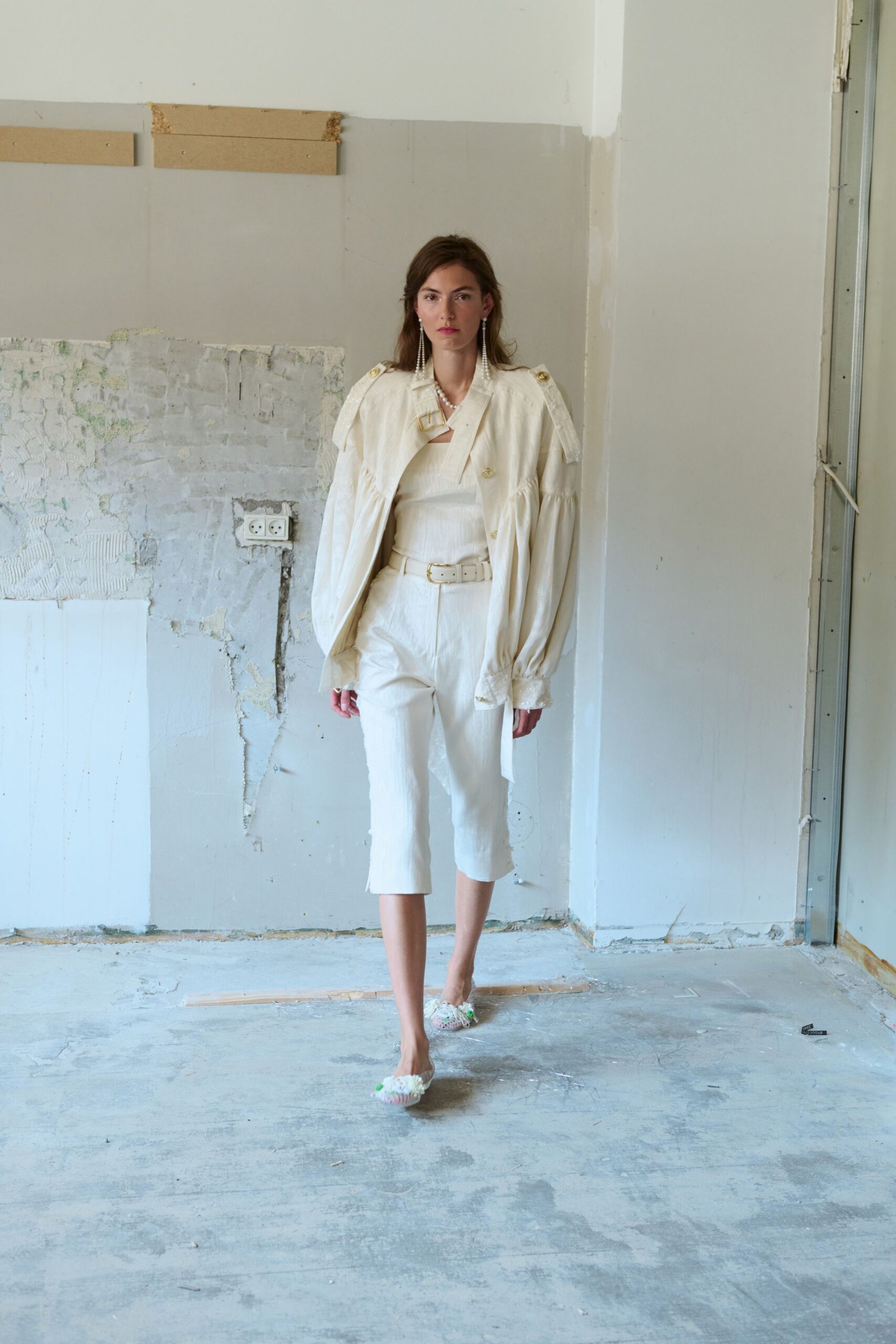 white cotton long-sleeve collared relaxed buttoned belted jacket