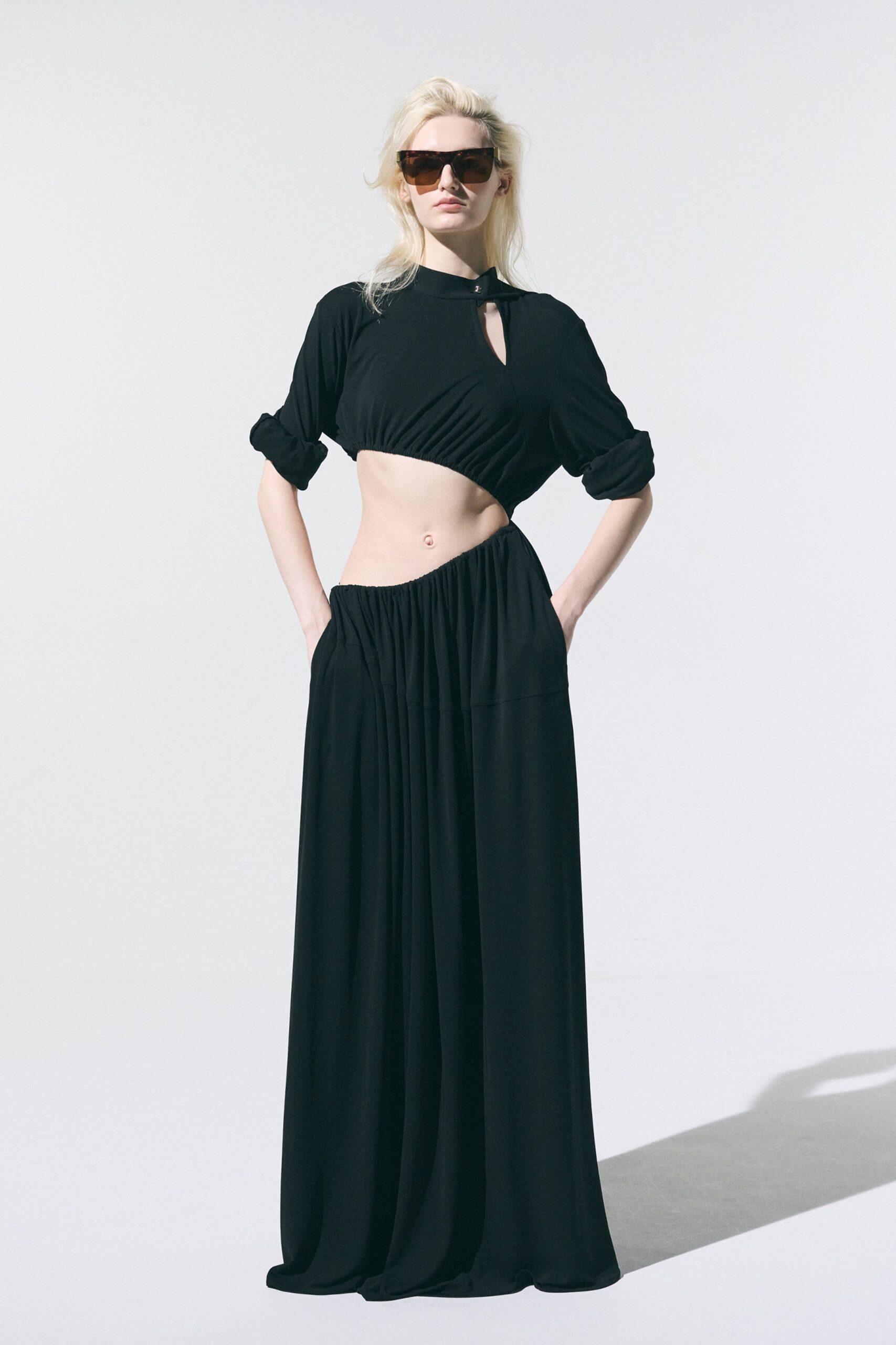 black cotton long-sleeve cutout fitted cropped top