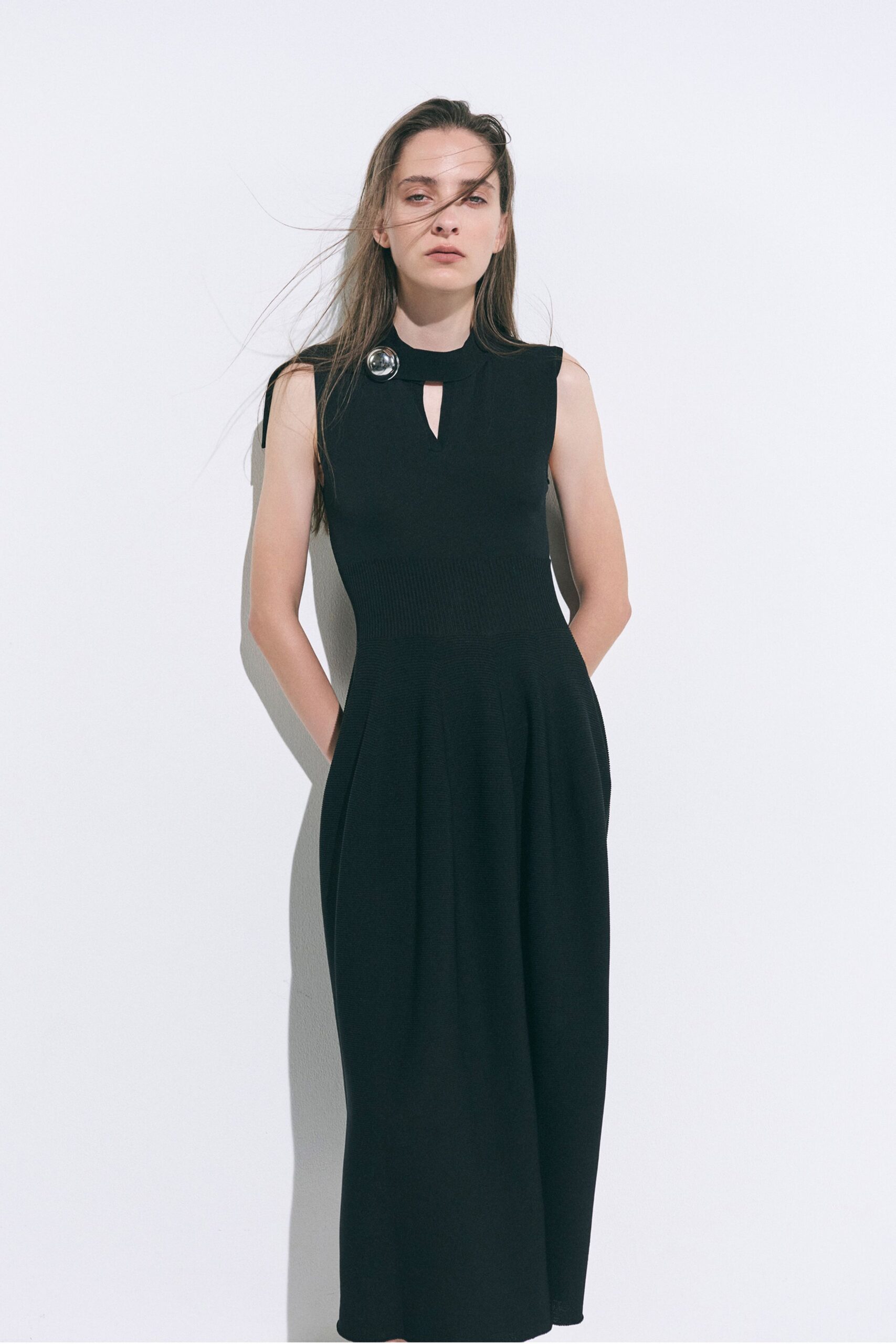 black fitted sleeveless dress