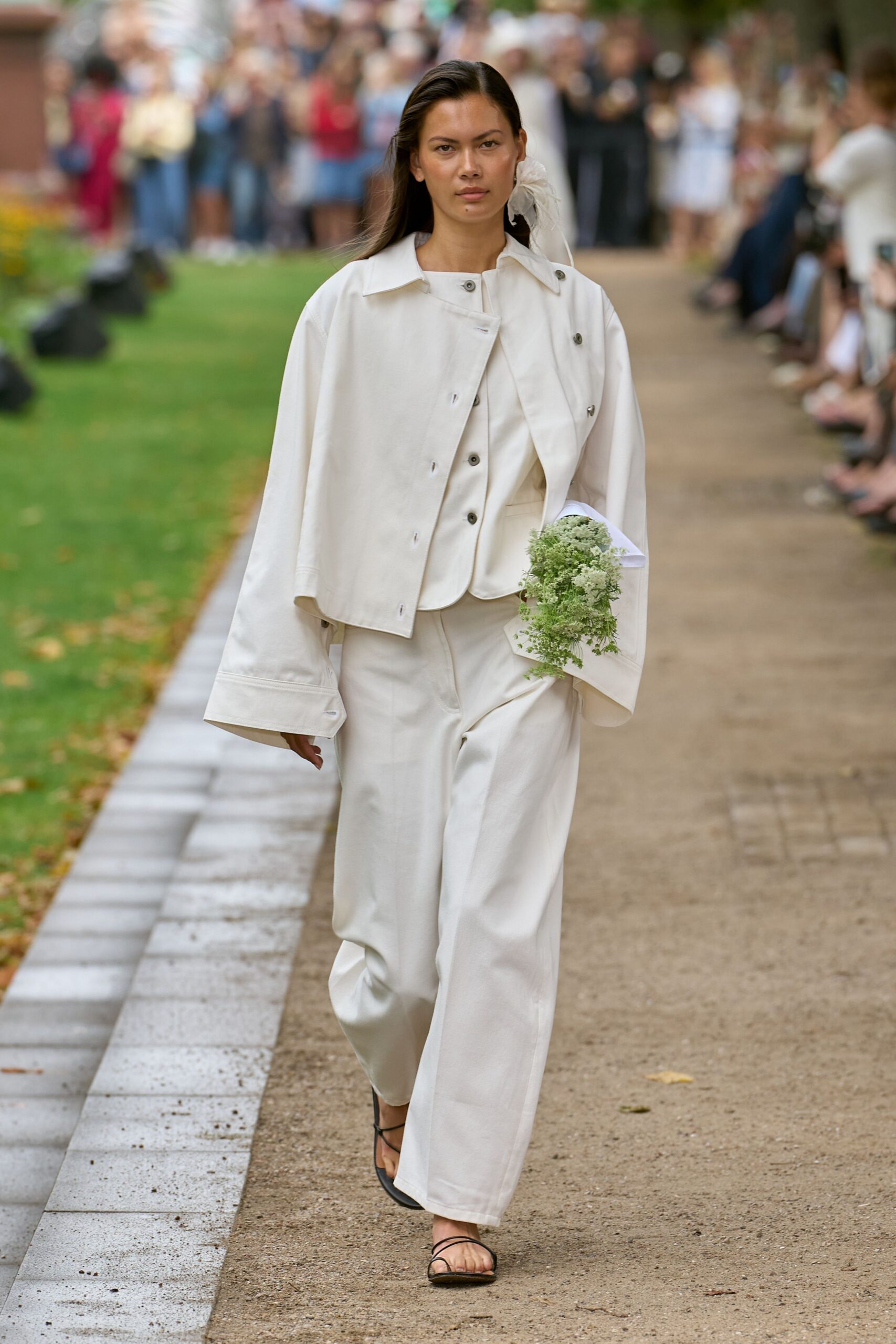 white cotton long-sleeve collared relaxed jacket