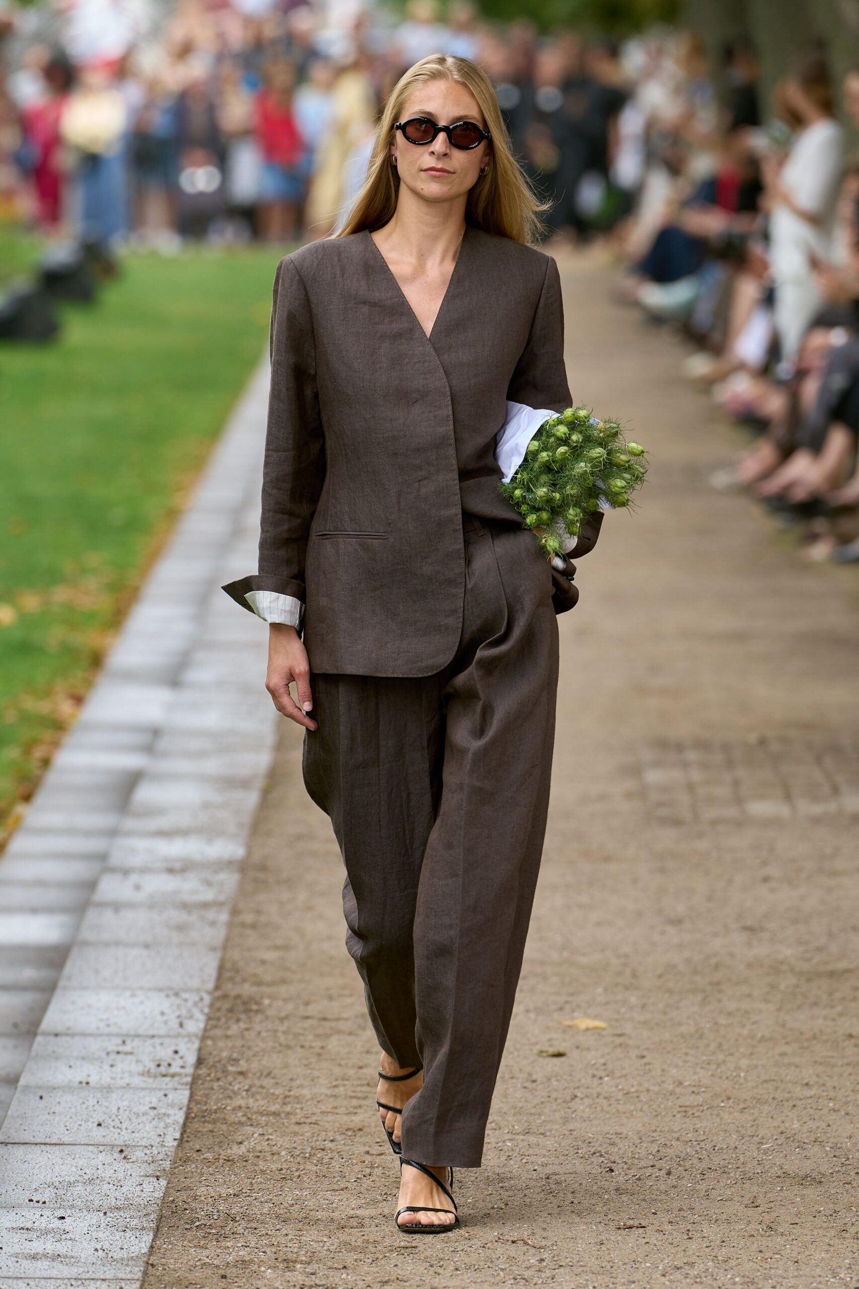 brown linen long-sleeve collared tailored blazer