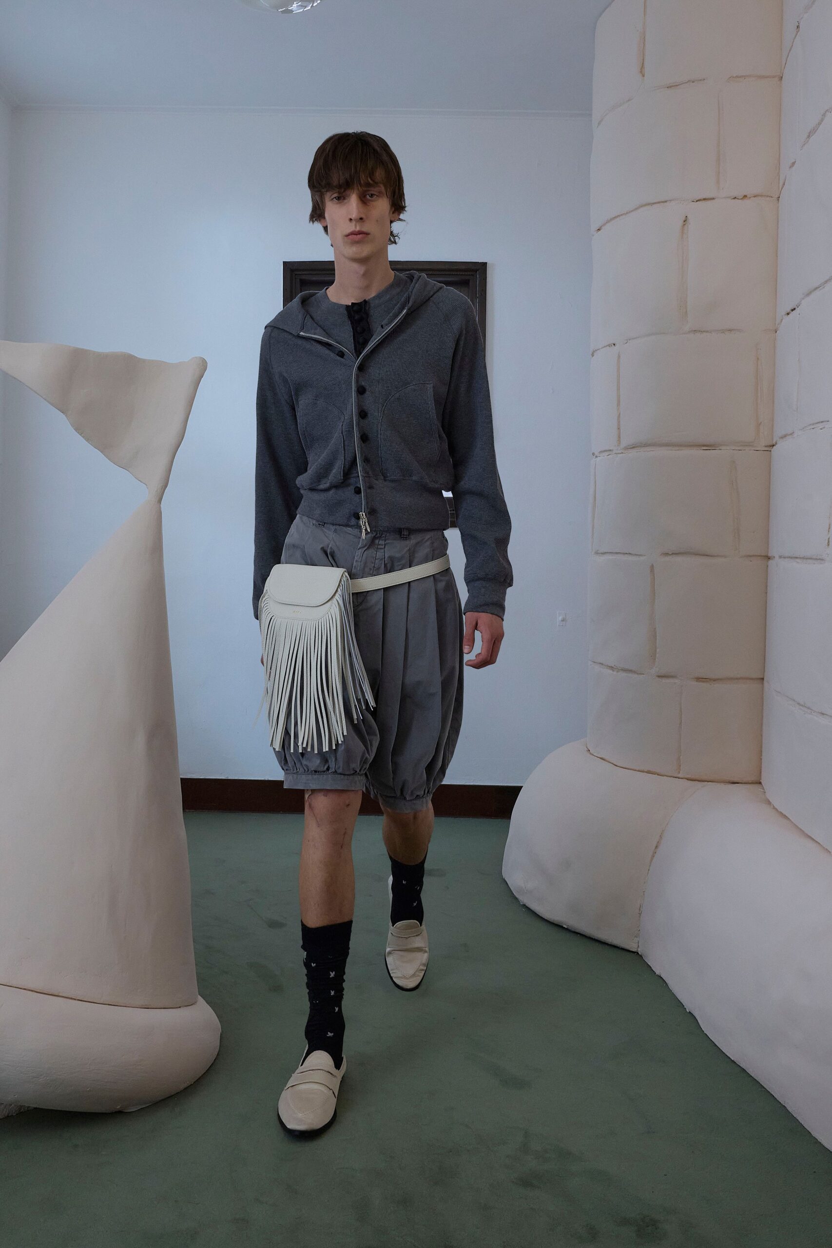 gray cotton relaxed pleated short shorts