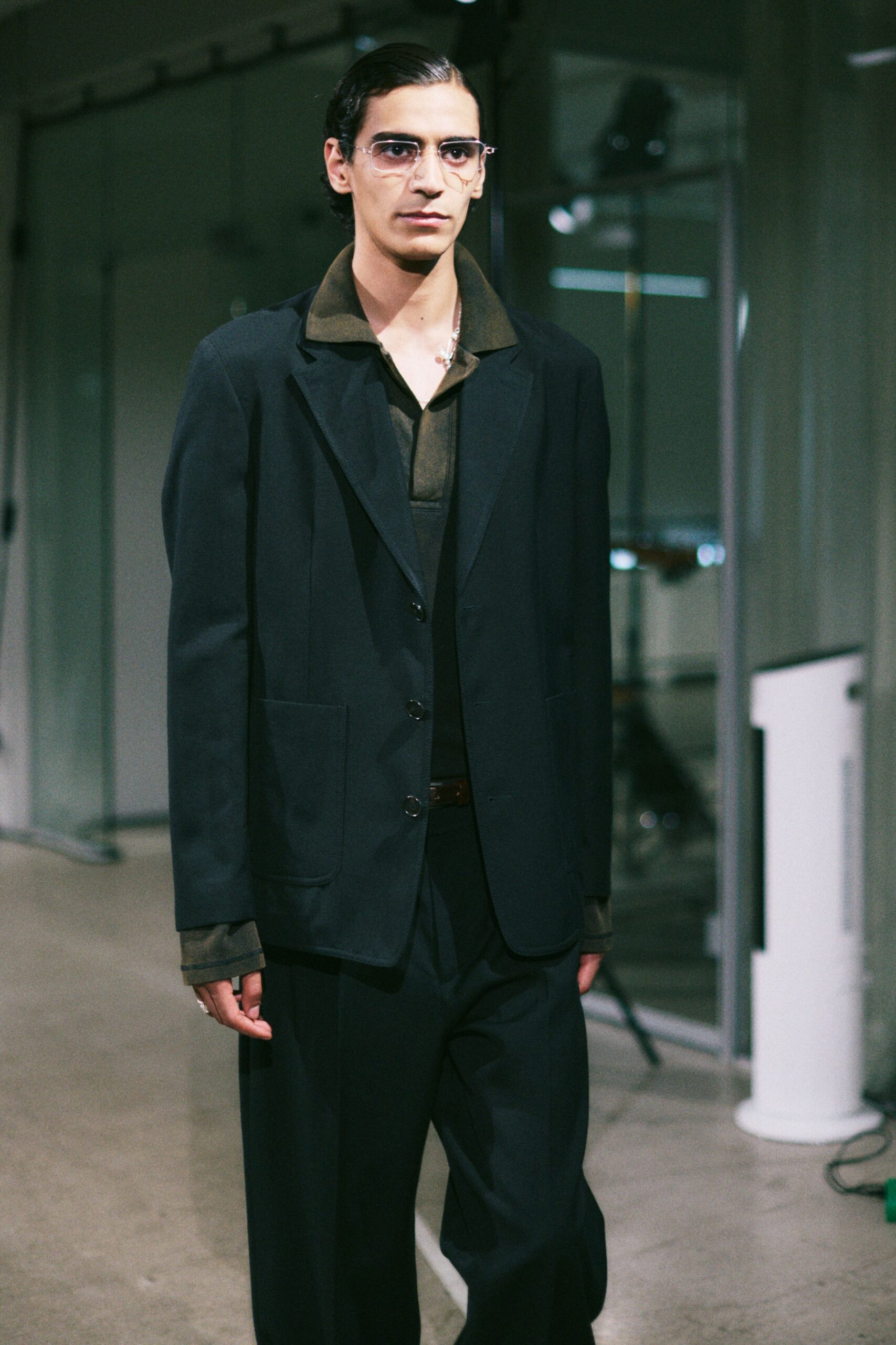 black cotton long-sleeve collared tailored buttoned suit