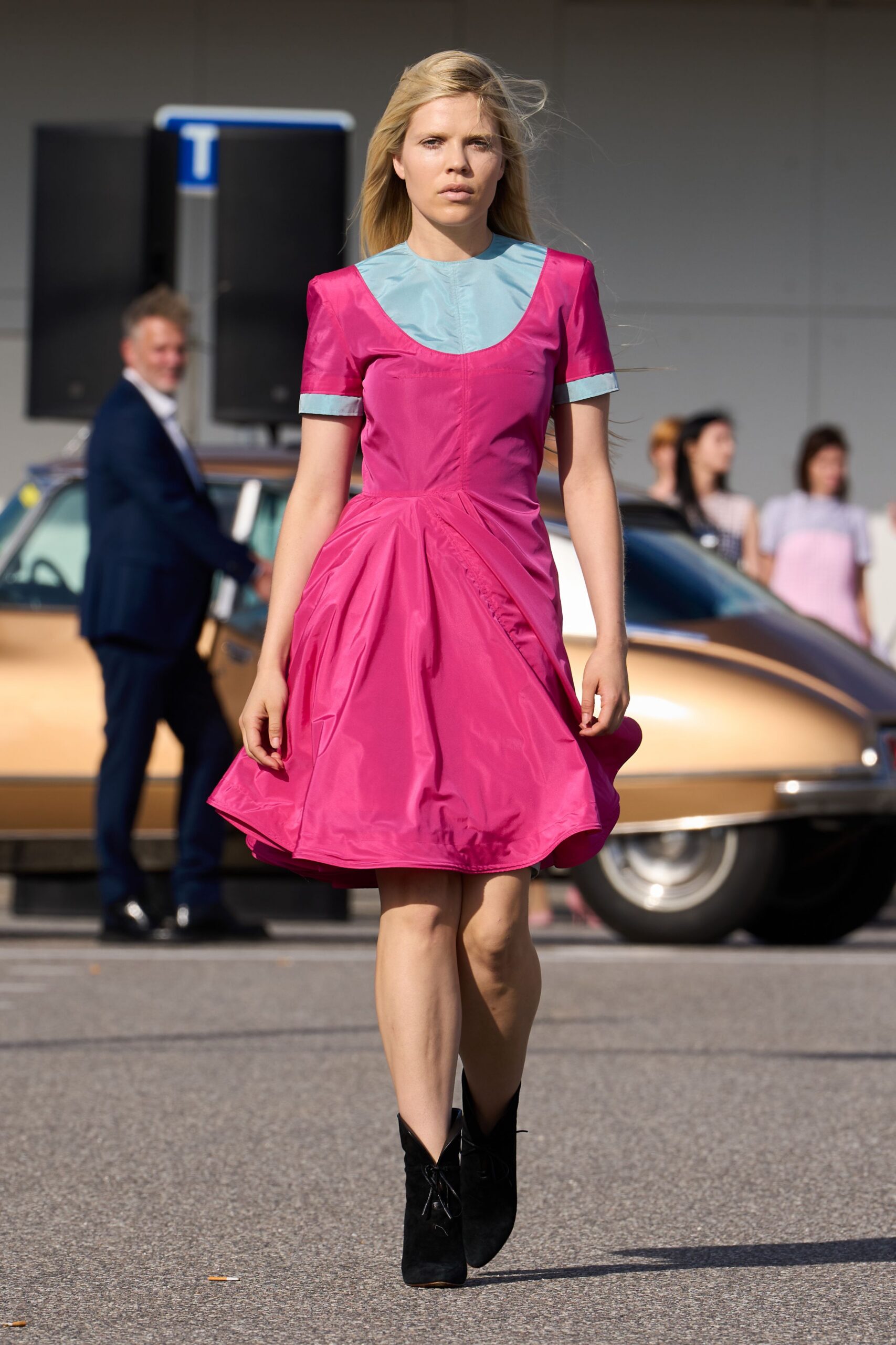 pink cotton short-sleeve collared fitted pleated mini dress
