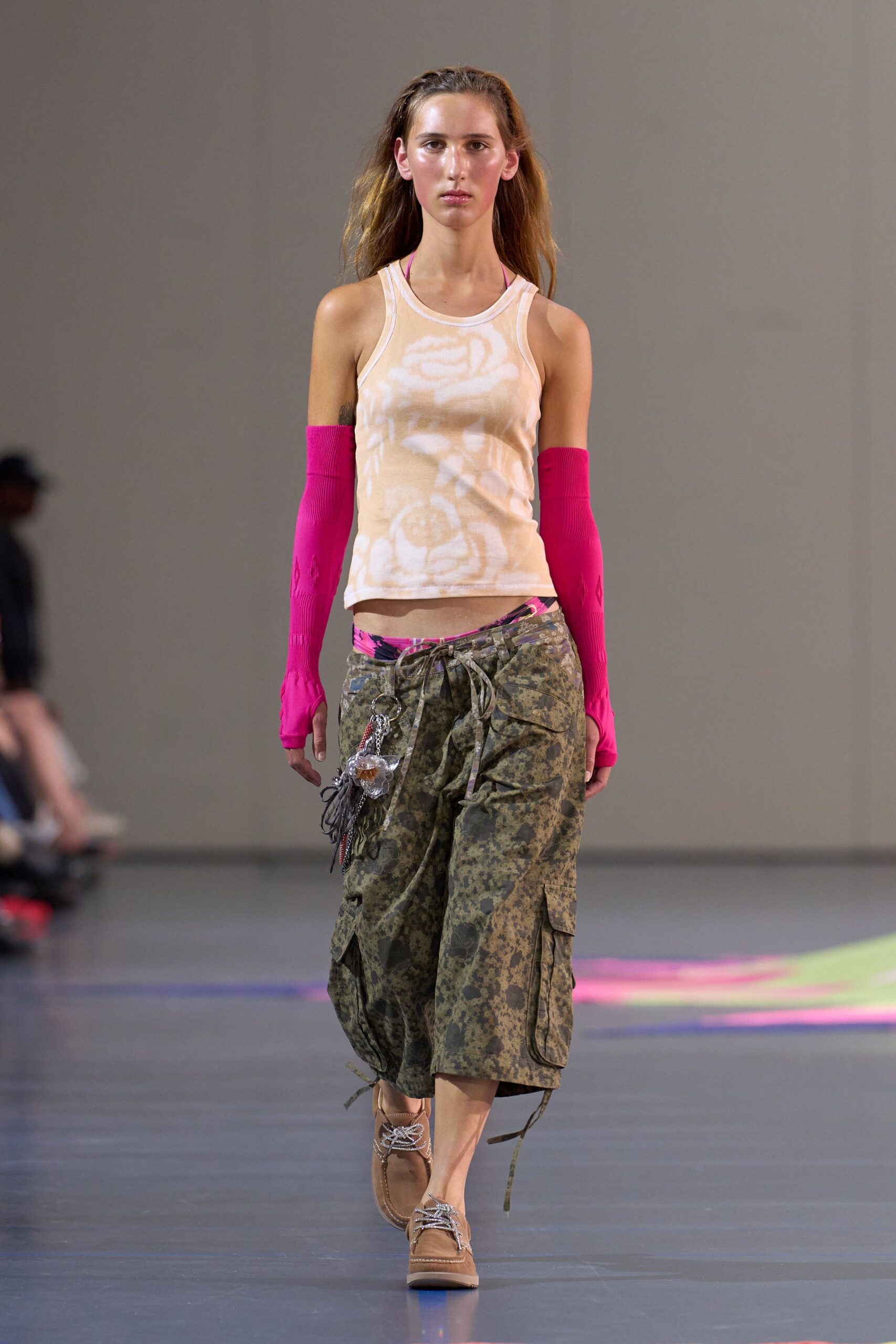 green cotton relaxed cargo pants
